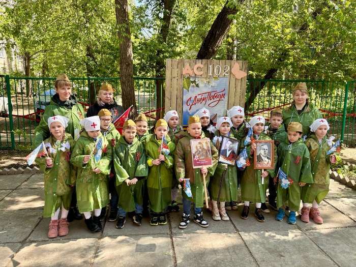 Фотография покупателя товара Карнавальный набор «9 мая!», рост 104-152 см, дождевик, флажок - Фото 1