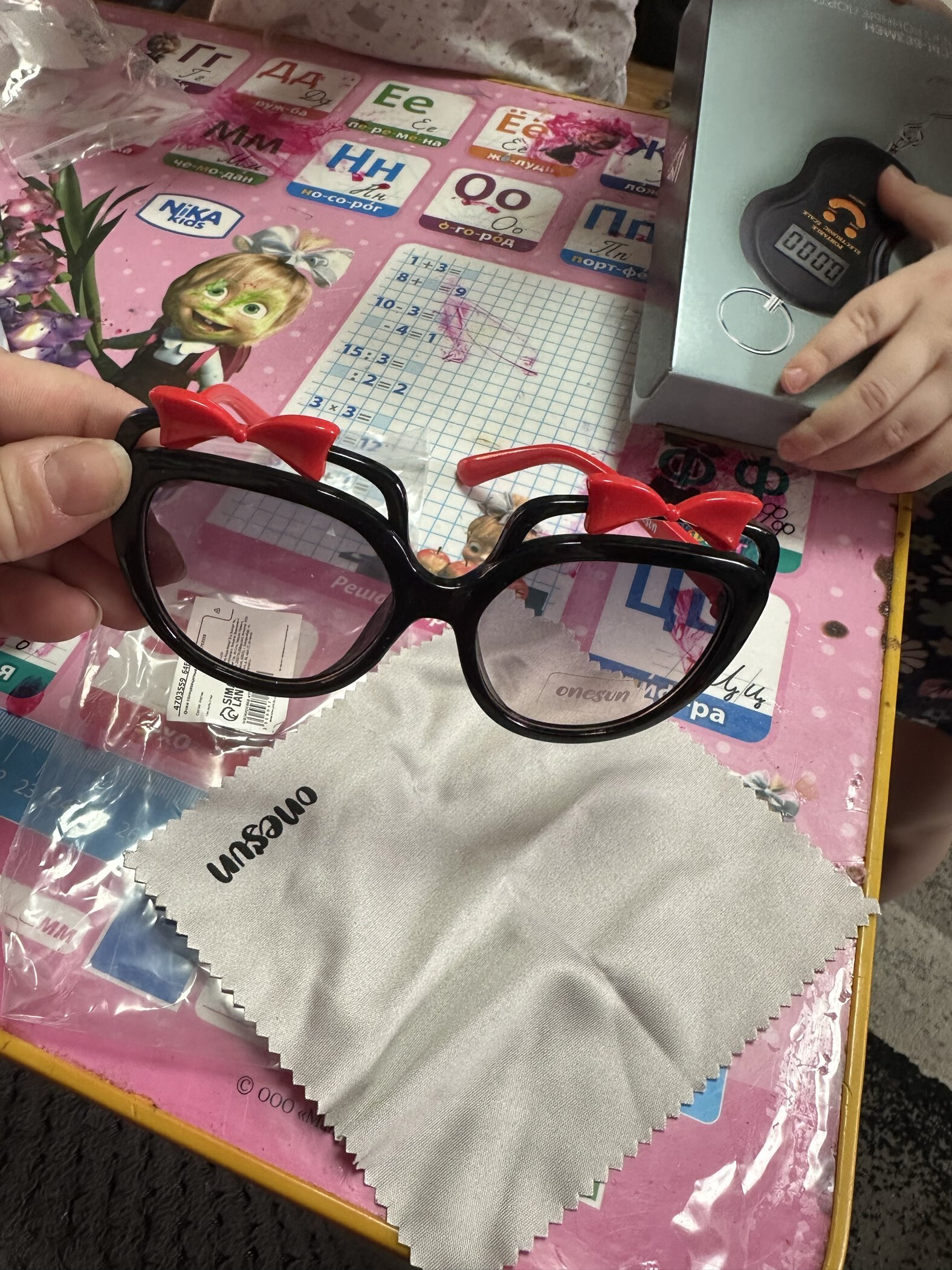 Фотография покупателя товара Очки солнцезащитные детские «OneSun. Бантики», uv 380, линза 4.5×12 см, микс - Фото 3