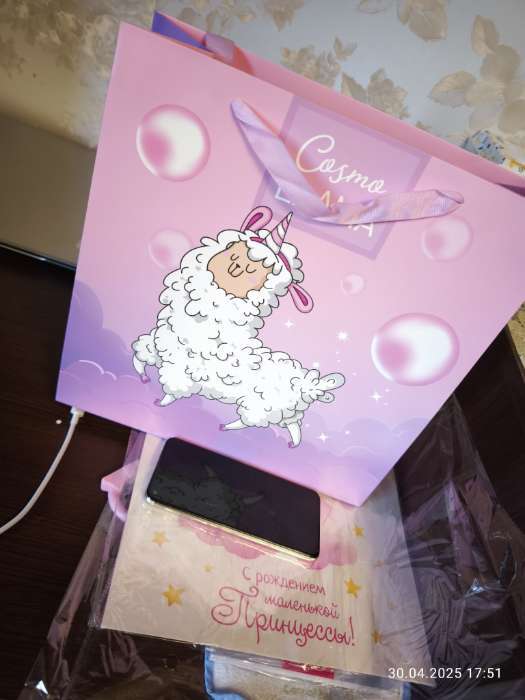 Фотография покупателя товара Пакет подарочный ламинированный квадратный, упаковка, «Beautiful», 30×30×12 см - Фото 3