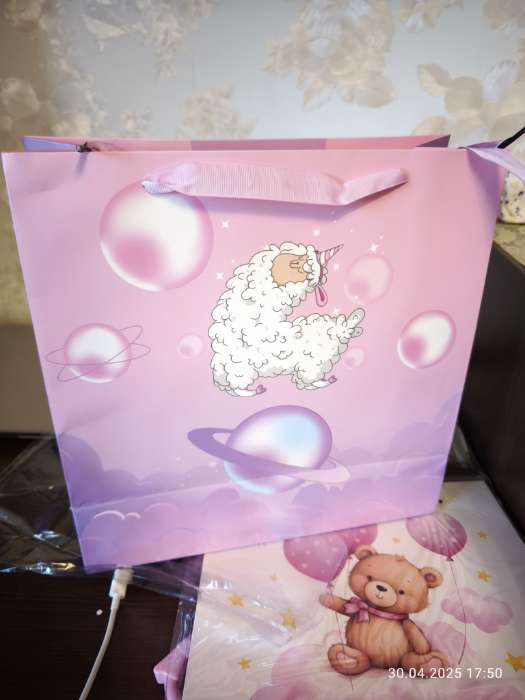 Фотография покупателя товара Пакет подарочный ламинированный квадратный, упаковка, «Beautiful», 30×30×12 см - Фото 5