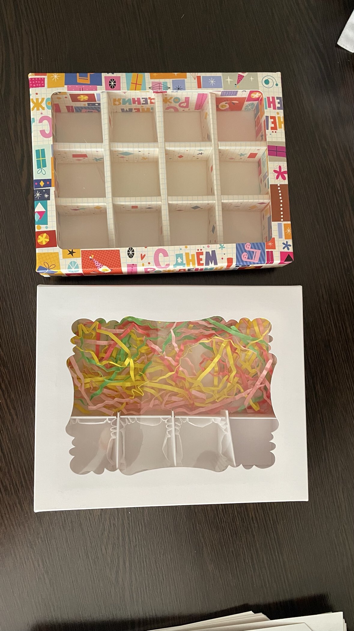 Фотография покупателя товара Коробка складная для 12 конфет «Презент», 19×15×3.6 см - Фото 3