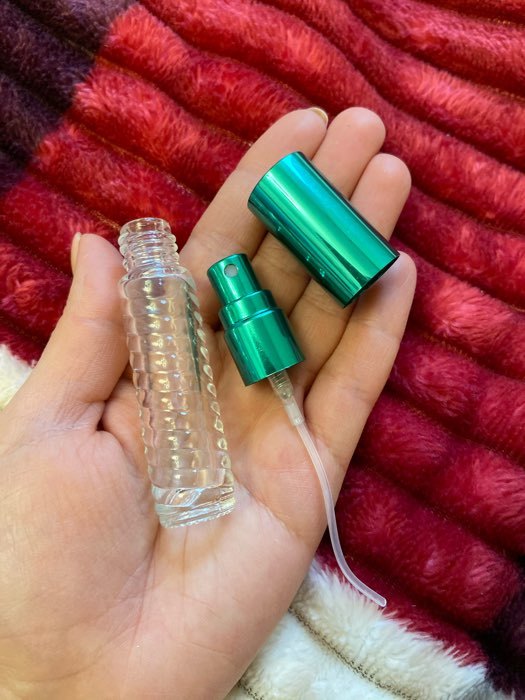 Фотография покупателя товара Флакон стеклянный для парфюма «Плетение», с распылителем, 5 мл, цвет МИКС - Фото 6