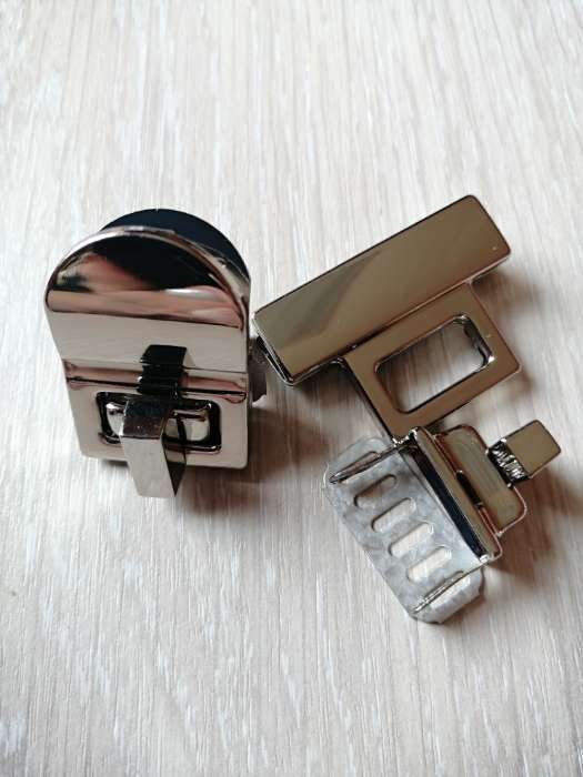 Фотография покупателя товара Застёжка для сумки, 2.3×3.5 см, цвет серебряный - Фото 2