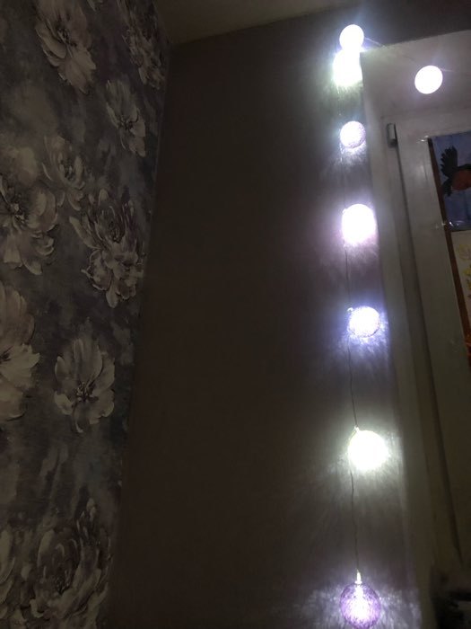 Фотография покупателя товара Гирлянда «Нить» 5 м с насадками «Клубки лиловые», IP20, прозрачная нить, 20 LED, свечение белое, 220 В - Фото 2