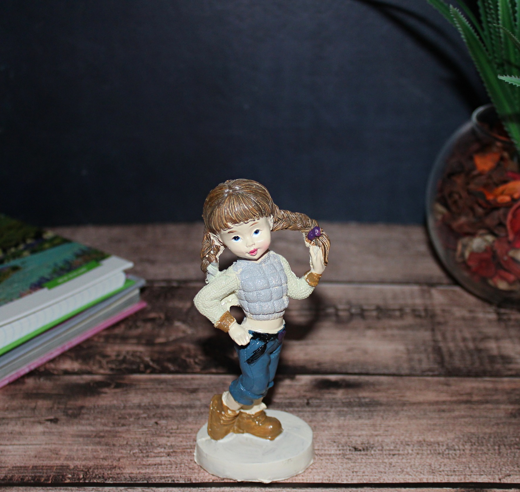 Фотография покупателя товара Фигурка полистоун «Девочка модница», 13×5.5×4 см, МИКС - Фото 1