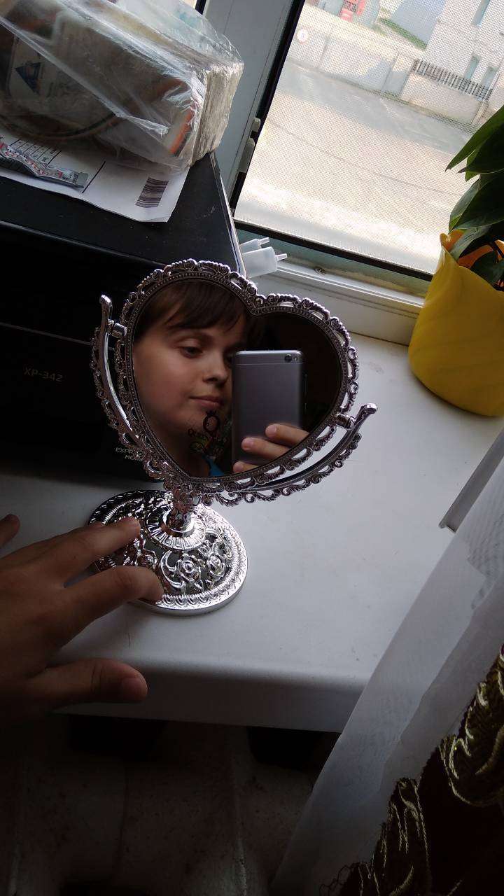 Фотография покупателя товара Зеркало настольное, в форме сердца, двустороннее, с двукратным увеличением, цвет серебристый - Фото 1