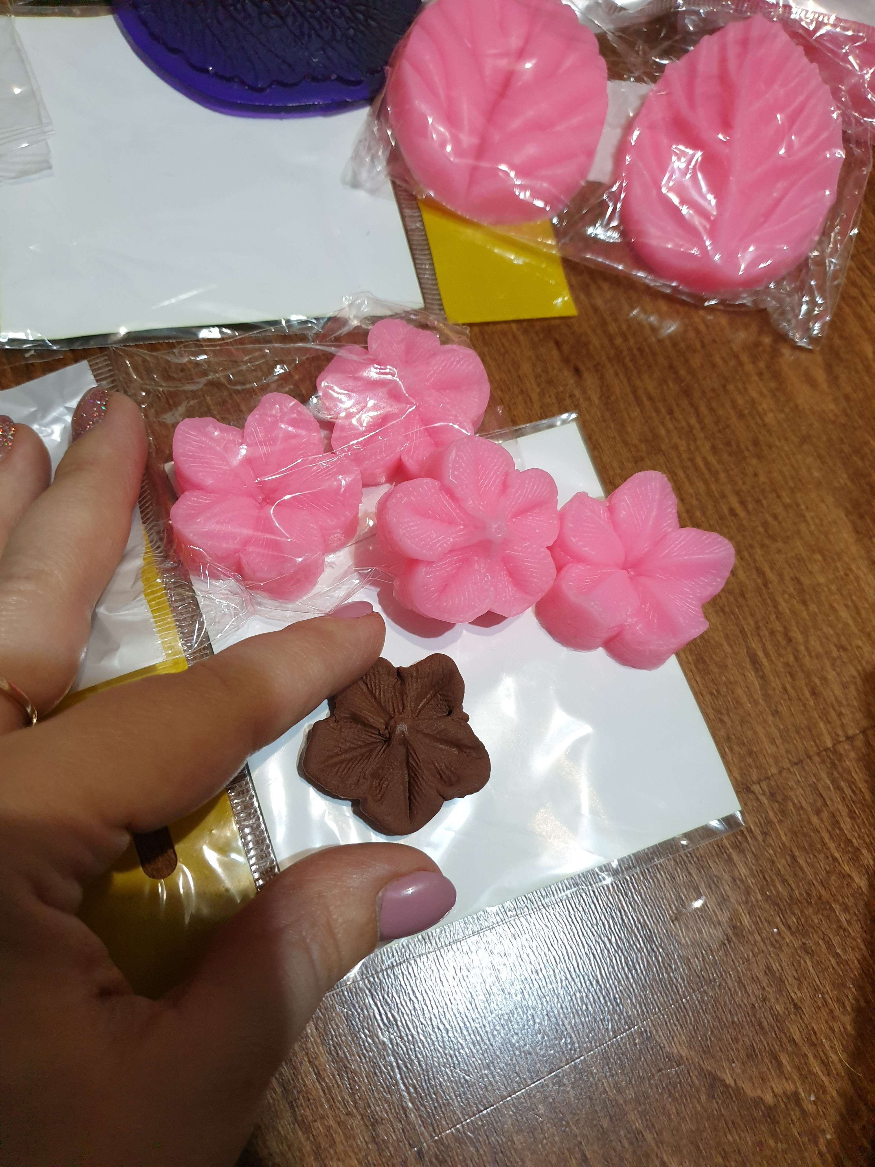 Фотография покупателя товара Молд «Цветок», силикон, 2 предмета, 4×2,9 см, цвет МИКС - Фото 3