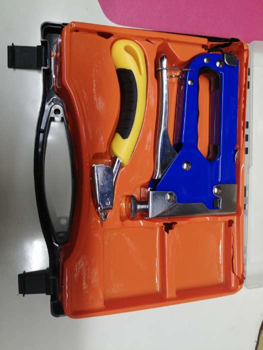 Фотография покупателя товара УЦЕНКА Степлер мебельный в кейсе ТУНДРА, типы скоб 140/28/300, 4 - 14 мм; антистеплер, скобы - Фото 6