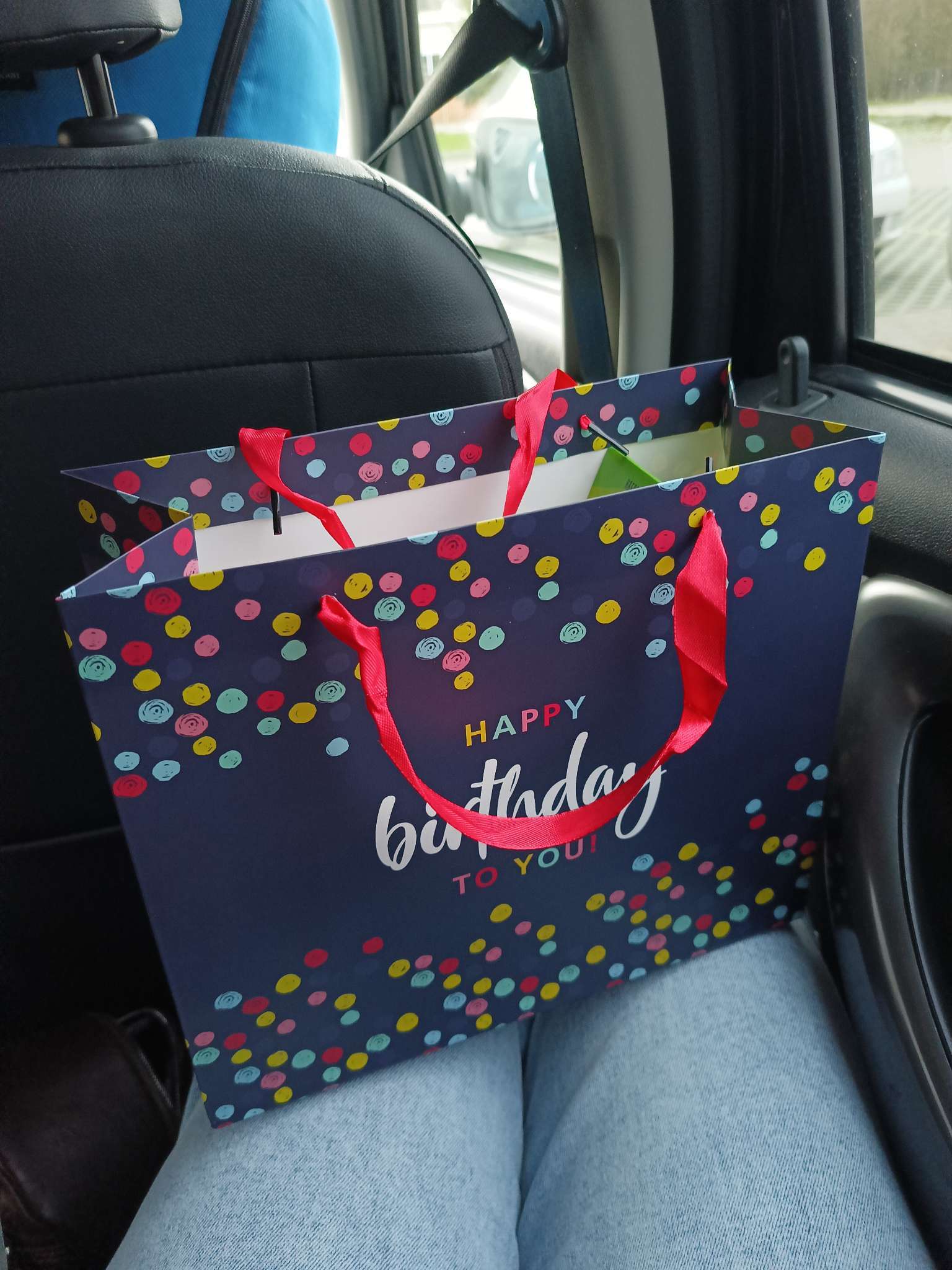 Фотография покупателя товара Пакет подарочный ламинированный, упаковка, «Happy Birthday», ML 27 х 23 х 11.5 см