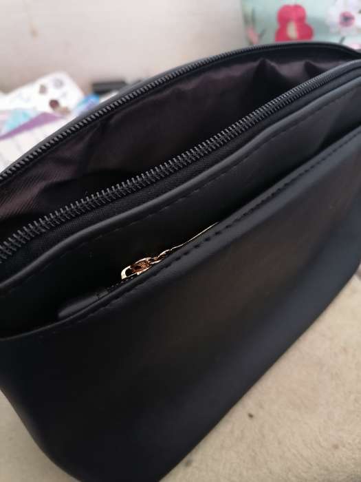 Фотография покупателя товара Сумка женская кросс-боди на молнии, 23×9×15 см, пудровая - Фото 3