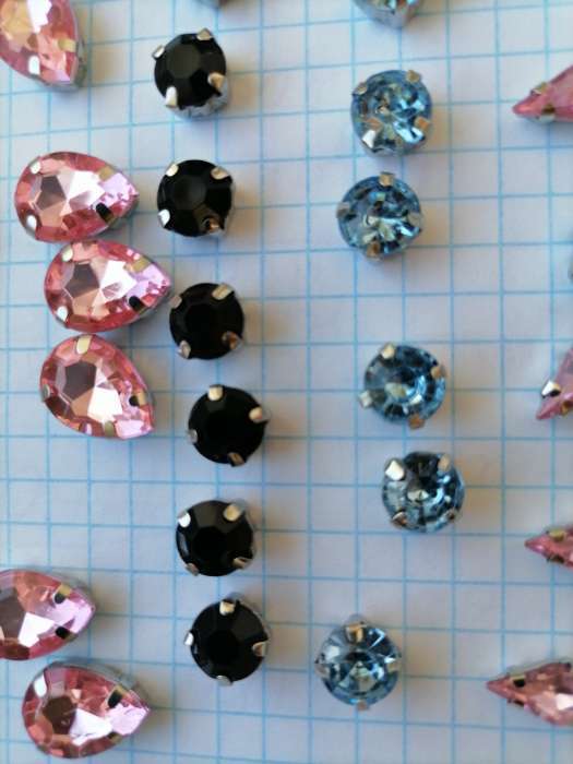 Фотография покупателя товара Стразы пришивные «Ассорти», в цапах, 50 шт., разноцветные - Фото 2