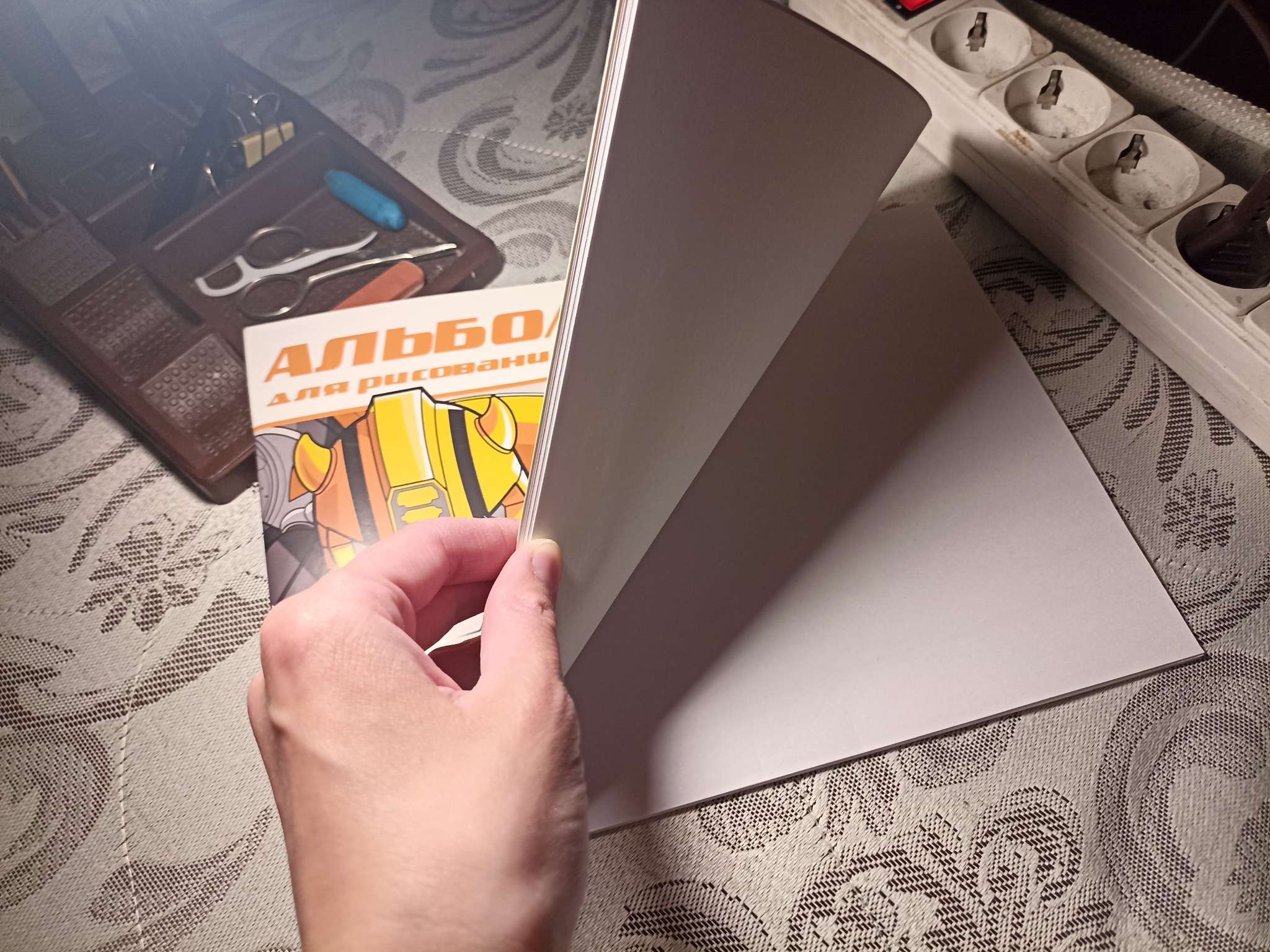 Фотография покупателя товара Альбом для рисования А4, 24 листа 100 г/м², на скрепке, «Трансформеры» - Фото 4