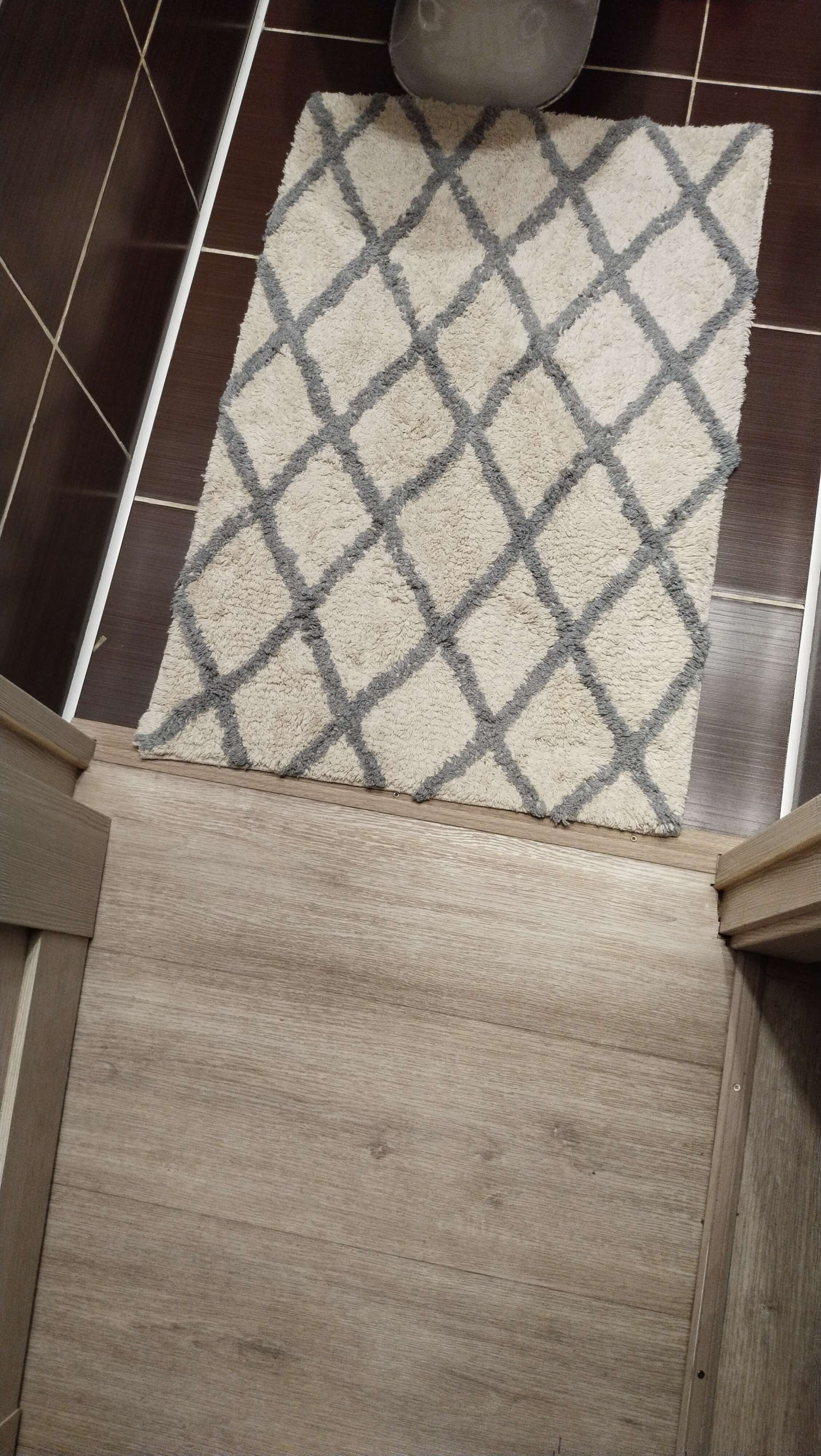 Фотография покупателя товара Набор ковриков для ванной и туалета Доляна «AntiSlip», 2 шт, 50×80 см, 50×50 см - Фото 1