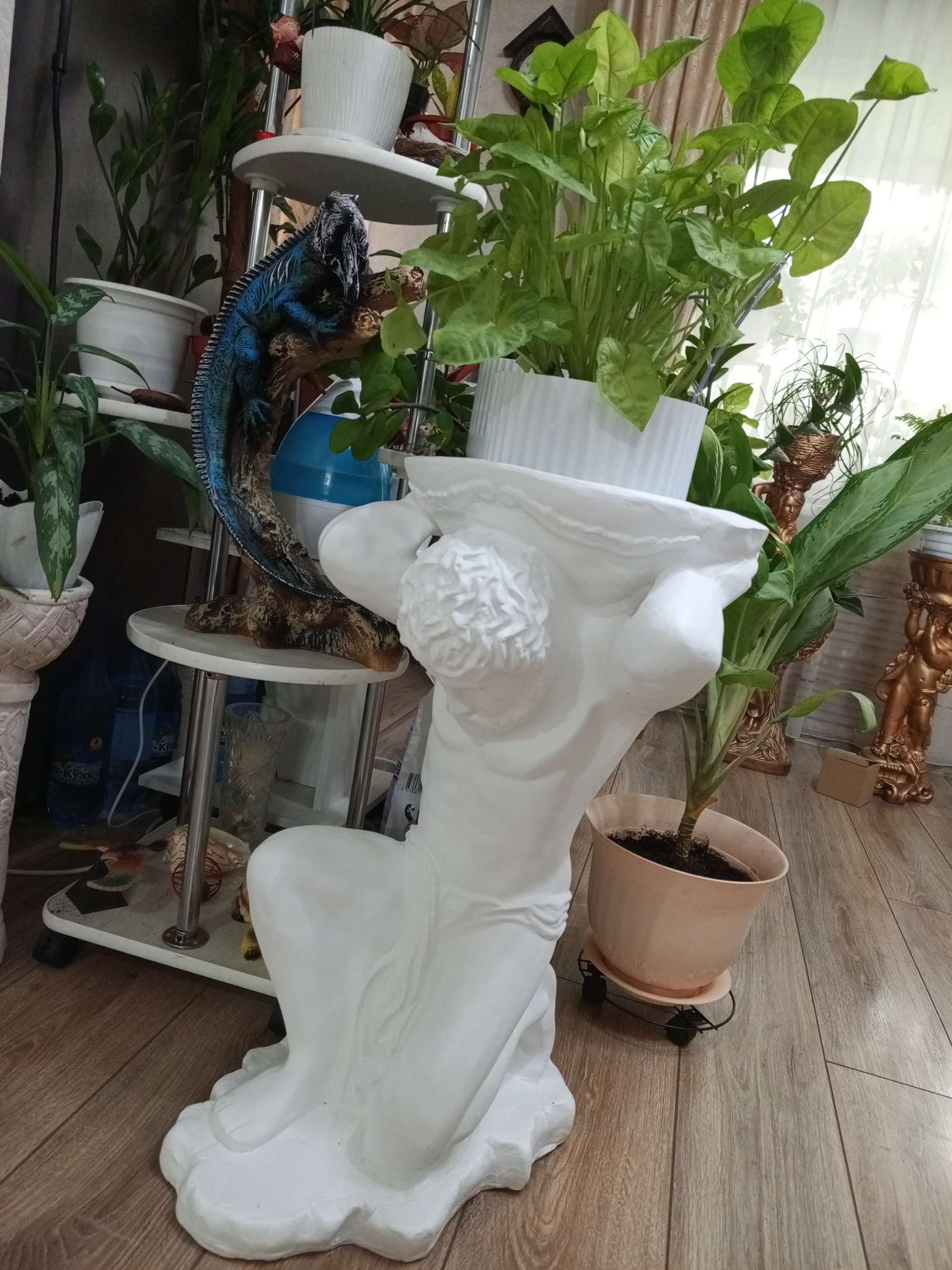 Фотография покупателя товара Фигура с кашпо "Титан" белый, 4л / 40х70х42см - Фото 1