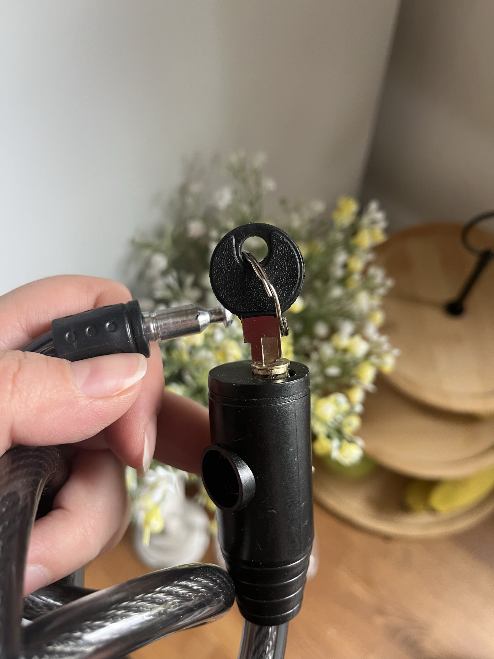 Фотография покупателя товара Замок навесной велосипедный LOCKLAND, 12х1000 мм, английский ключ с пластиковой ручкой - Фото 6