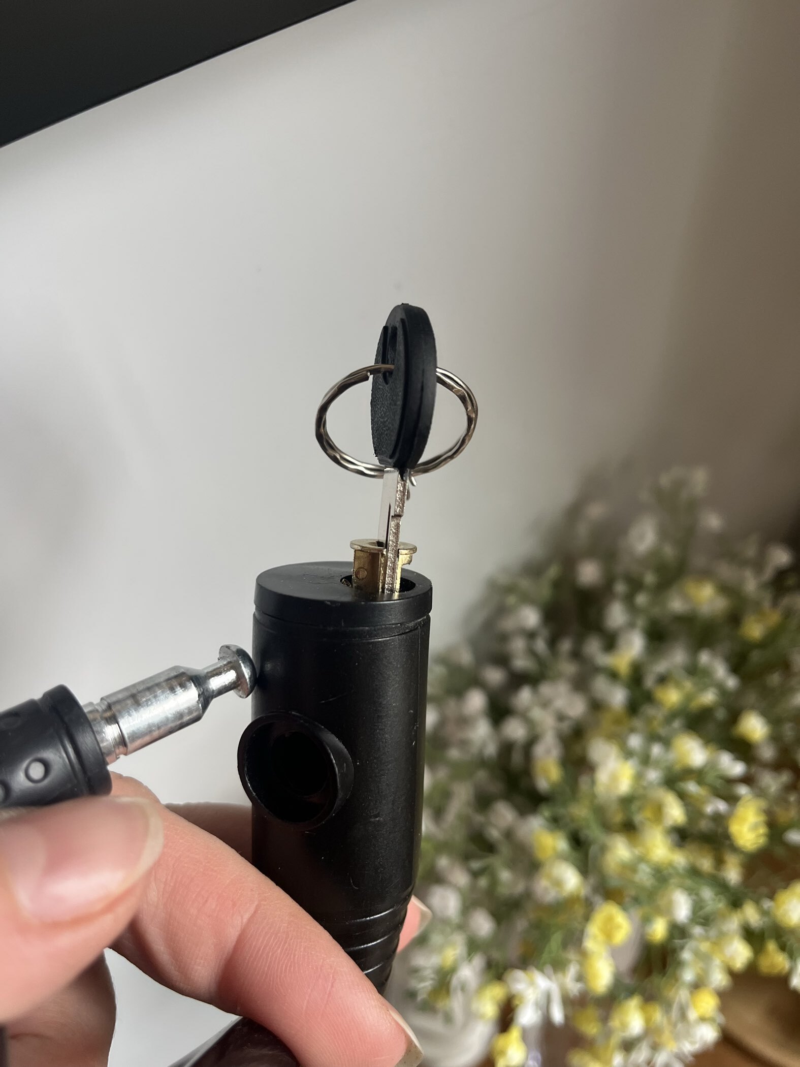 Фотография покупателя товара Замок навесной велосипедный LOCKLAND, 12х1000 мм, английский ключ с пластиковой ручкой - Фото 7