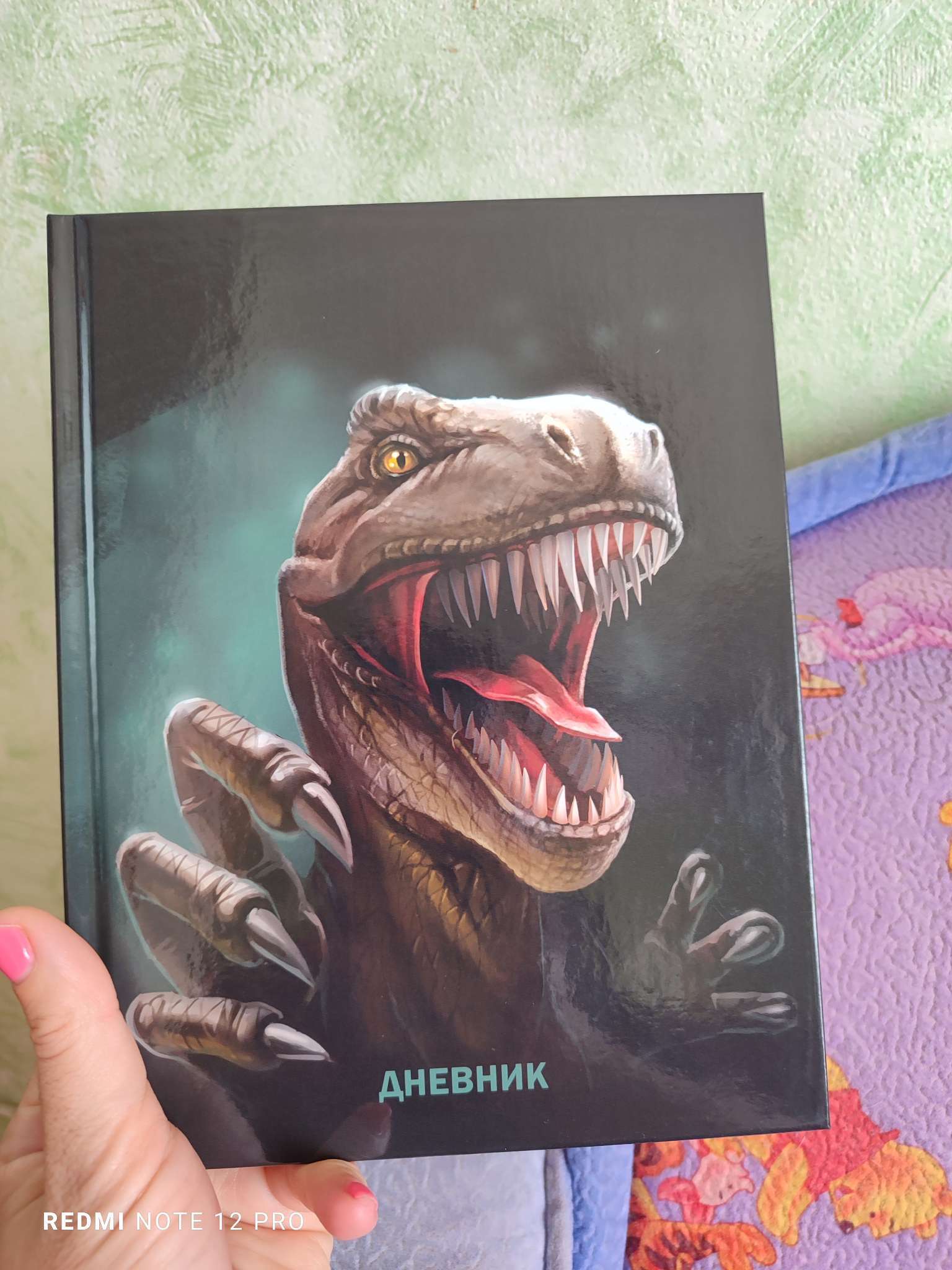 Фотография покупателя товара Дневник школьный для 1-11 классов, «Дино», твёрдая обложка 7БЦ, глянцевая ламинация, 40 листов - Фото 1