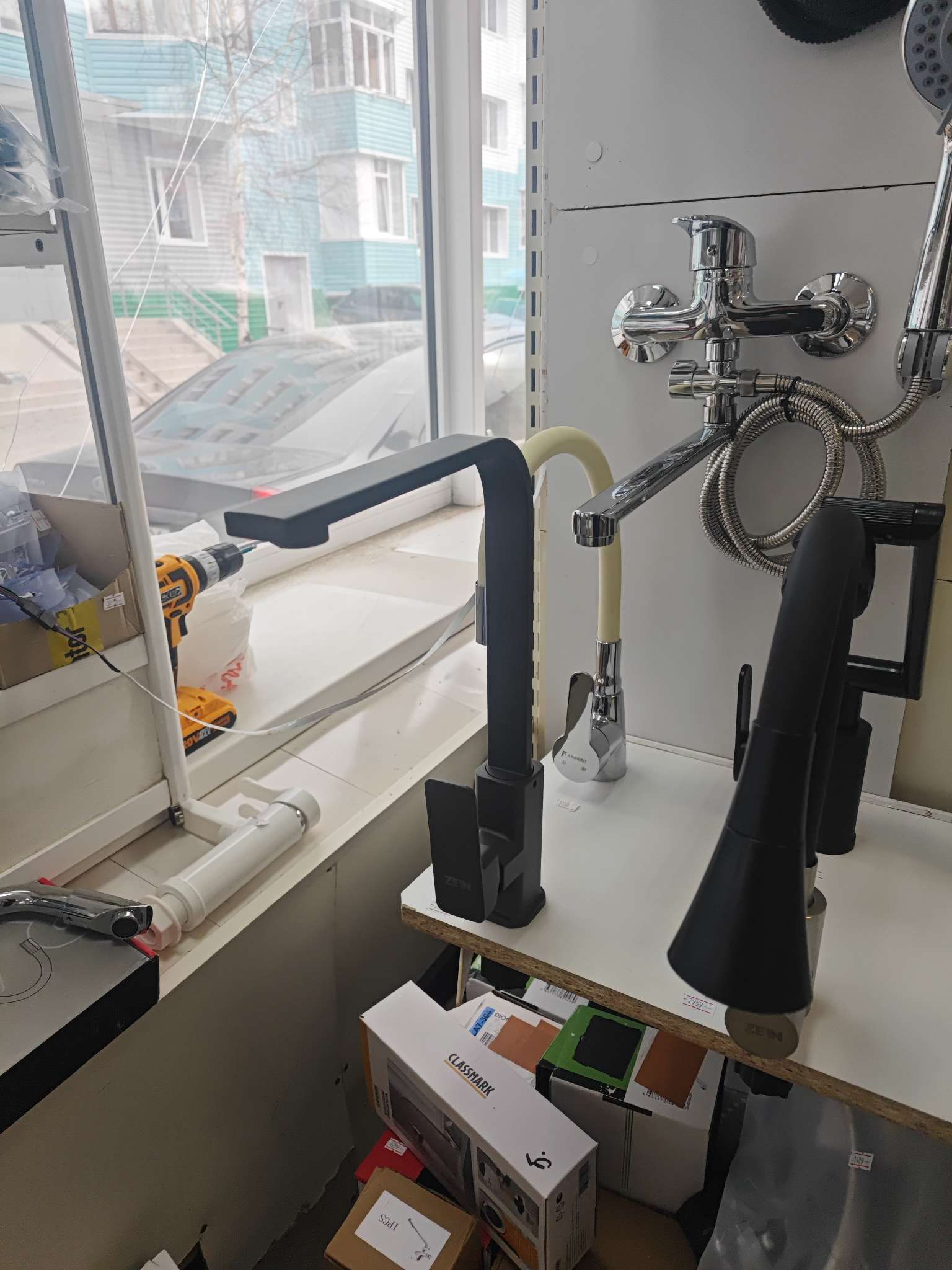 Фотография покупателя товара Смеситель для кухни ZEIN Z3762, однорычажный, высота излива 34 см, графит - Фото 1