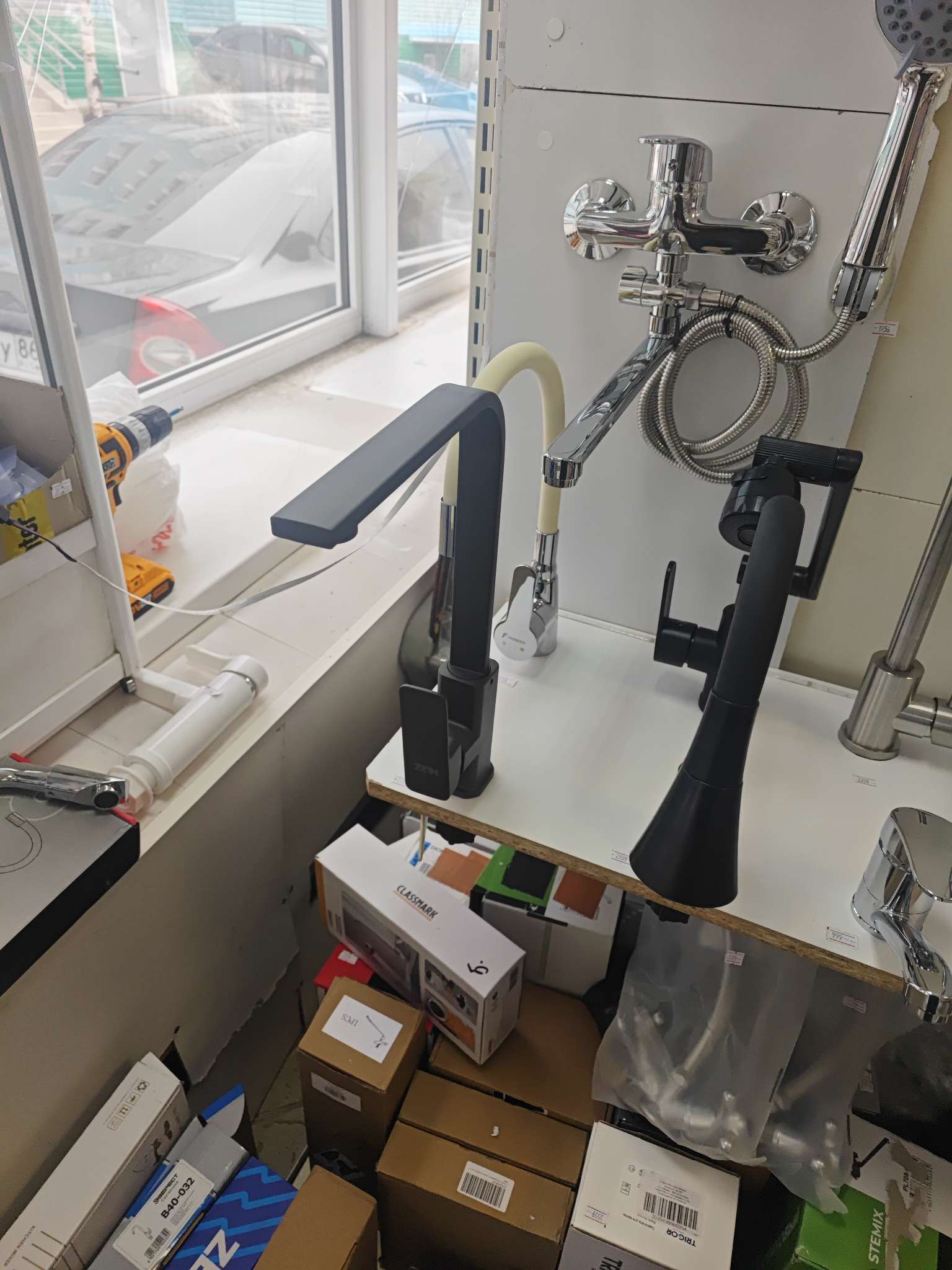 Фотография покупателя товара Смеситель для кухни ZEIN ZF1, квадратный, картридж 35 мм, нержавеющая сталь, черный - Фото 1