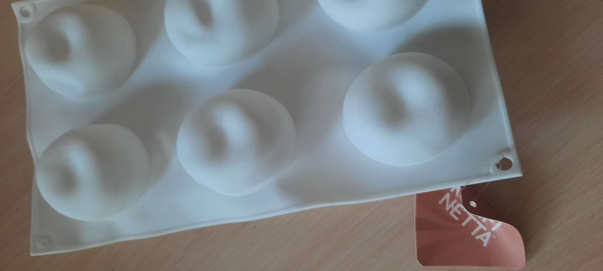 Фотография покупателя товара Форма для муссовых десертов и выпечки Доляна «Яблоко», силикон, 29×17×5.5 см, 6 ячеек (d=6 см), белая - Фото 2