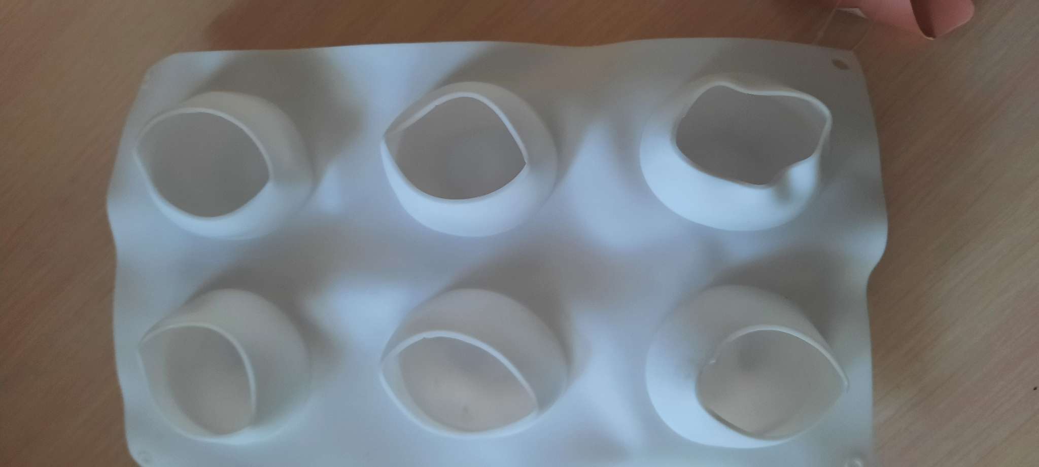 Фотография покупателя товара Форма для муссовых десертов и выпечки Доляна «Яблоко», силикон, 29×17×5.5 см, 6 ячеек (d=6 см), белая - Фото 1