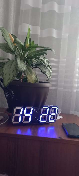 Фотография покупателя товара Часы электронные настольные "Цифры", с подвесом, синяя индикация, 9 х 3 х 23 см, от USB - Фото 3