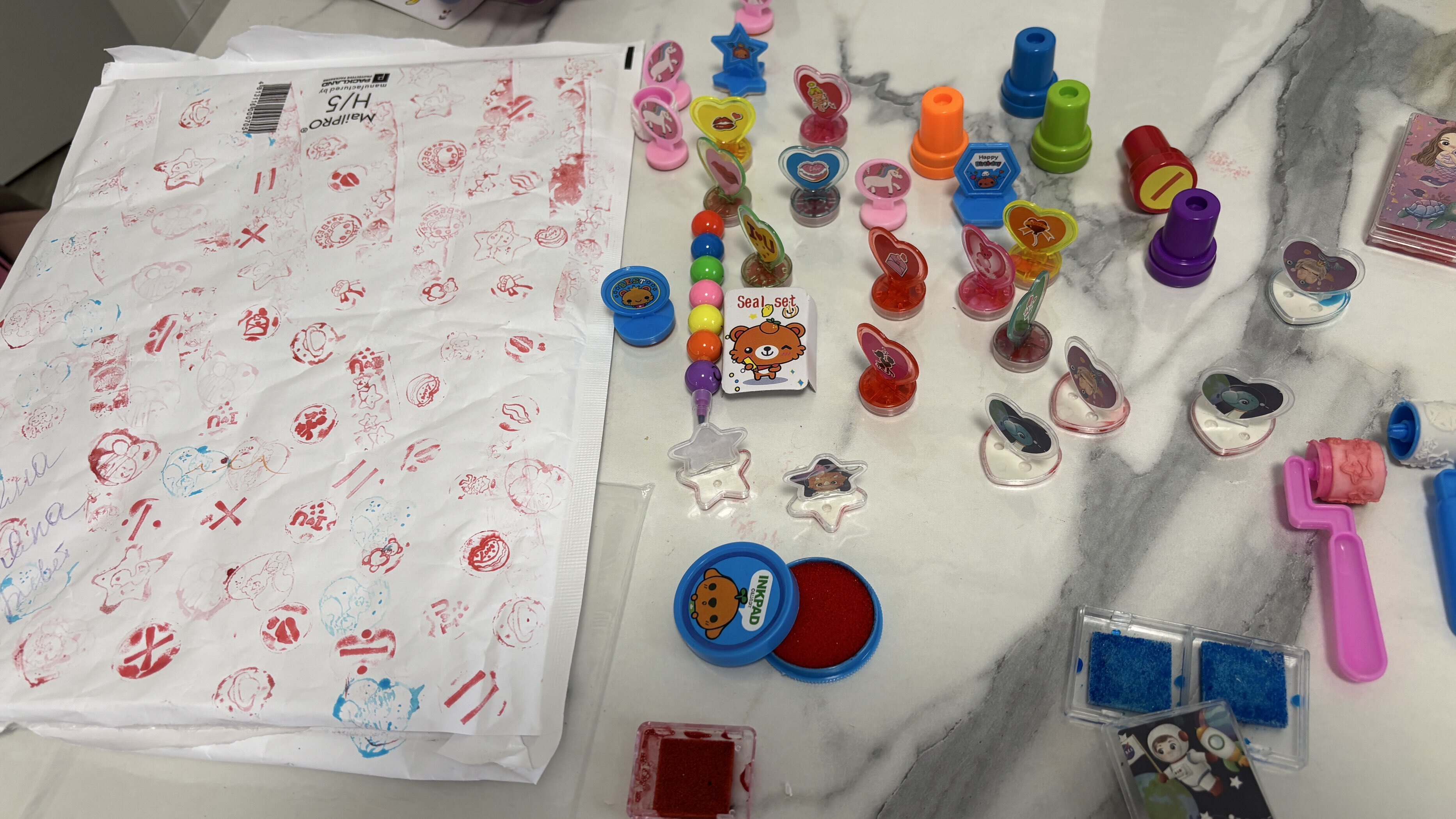 Фотография покупателя товара УЦЕНКА Печать цветная «Динозавры», набор 3 шт., ролик-печать с 2 насадками, штемпельная подушка - Фото 1