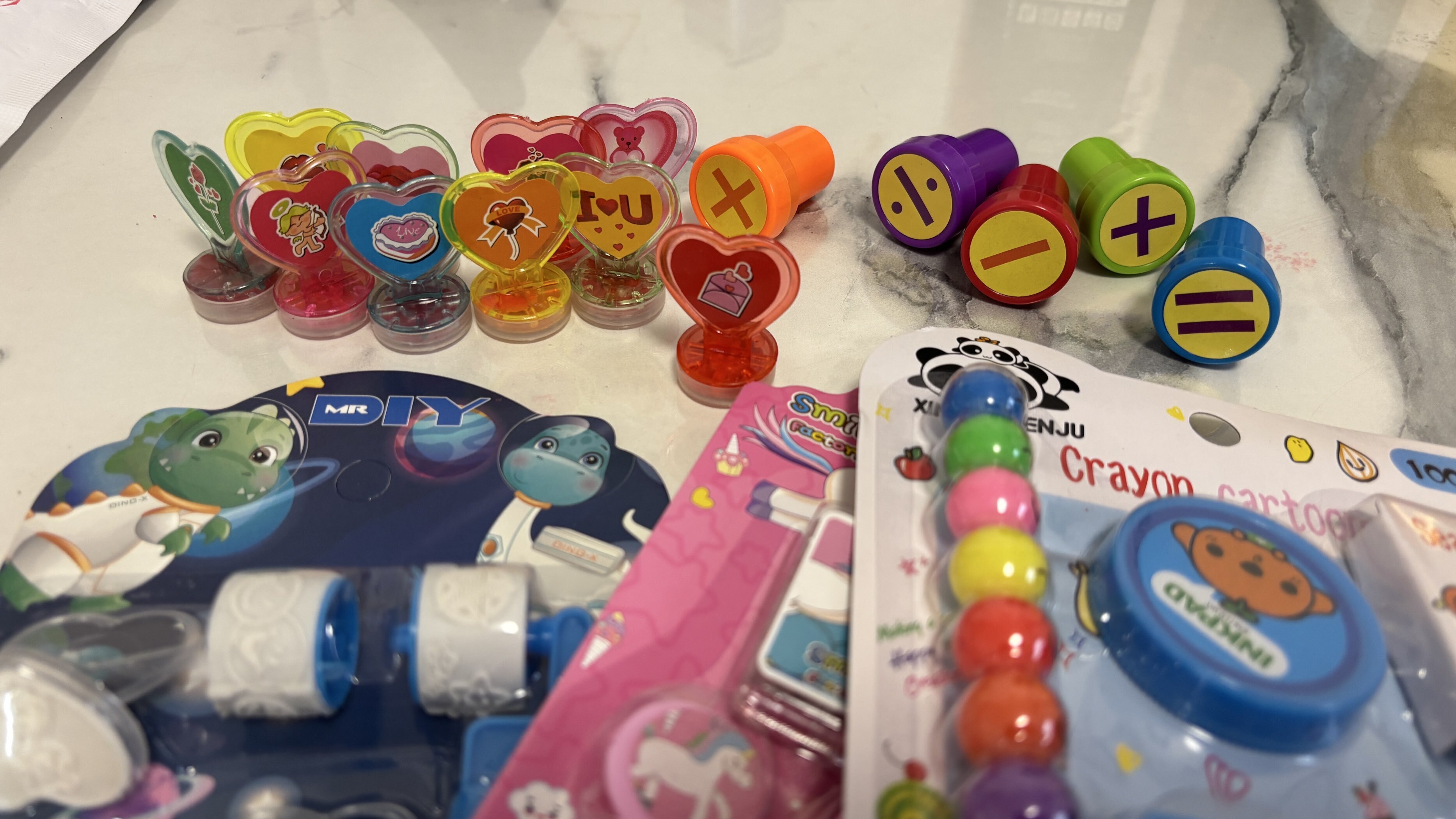 Фотография покупателя товара УЦЕНКА Печать цветная «Динозавры», набор 3 шт., ролик-печать с 2 насадками, штемпельная подушка - Фото 2