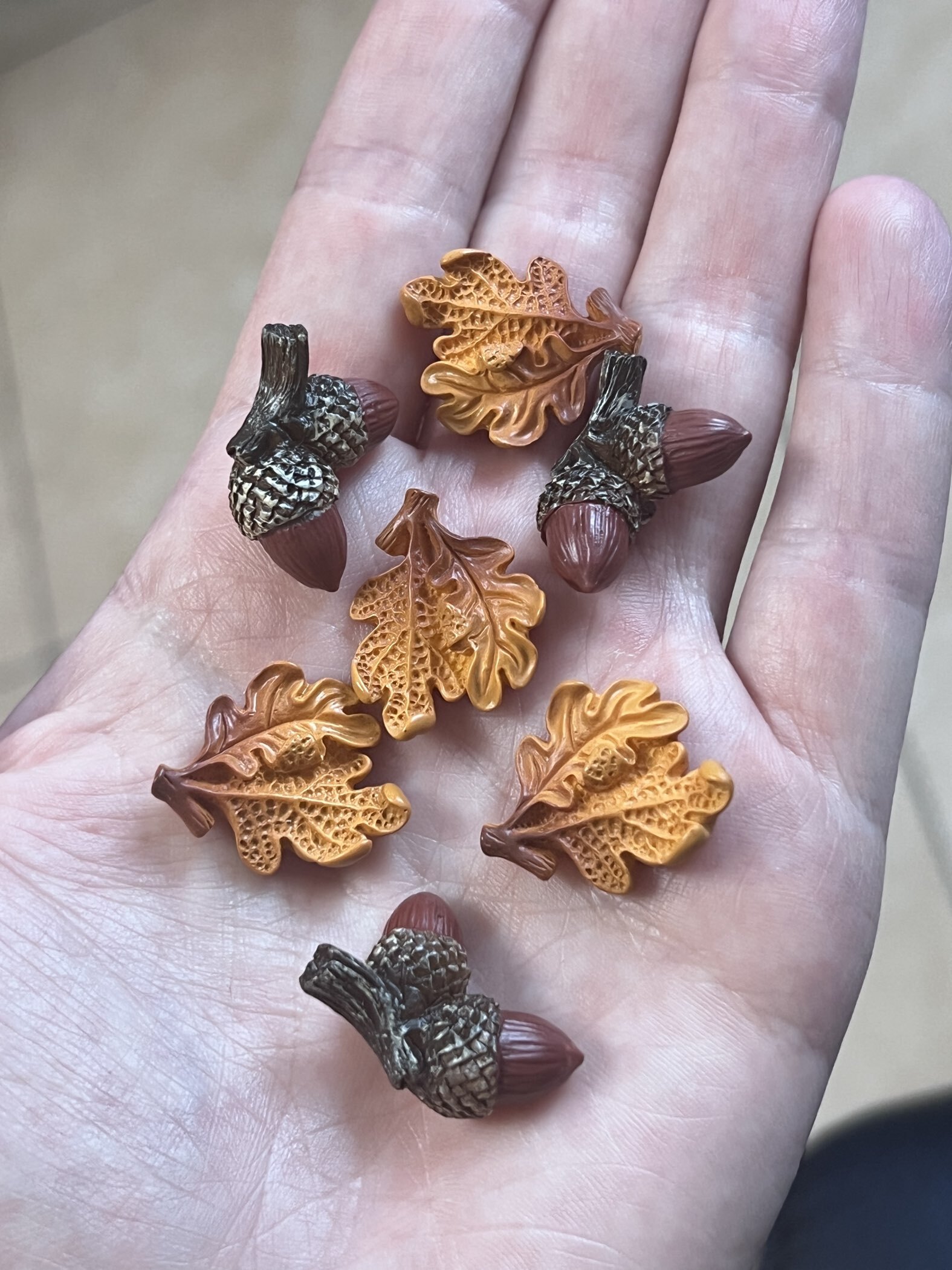 Фотография покупателя товара Миниатюра кукольная «Осенний лист», набор 4 шт., размер 1 шт. — 2×2×0.5 см - Фото 1