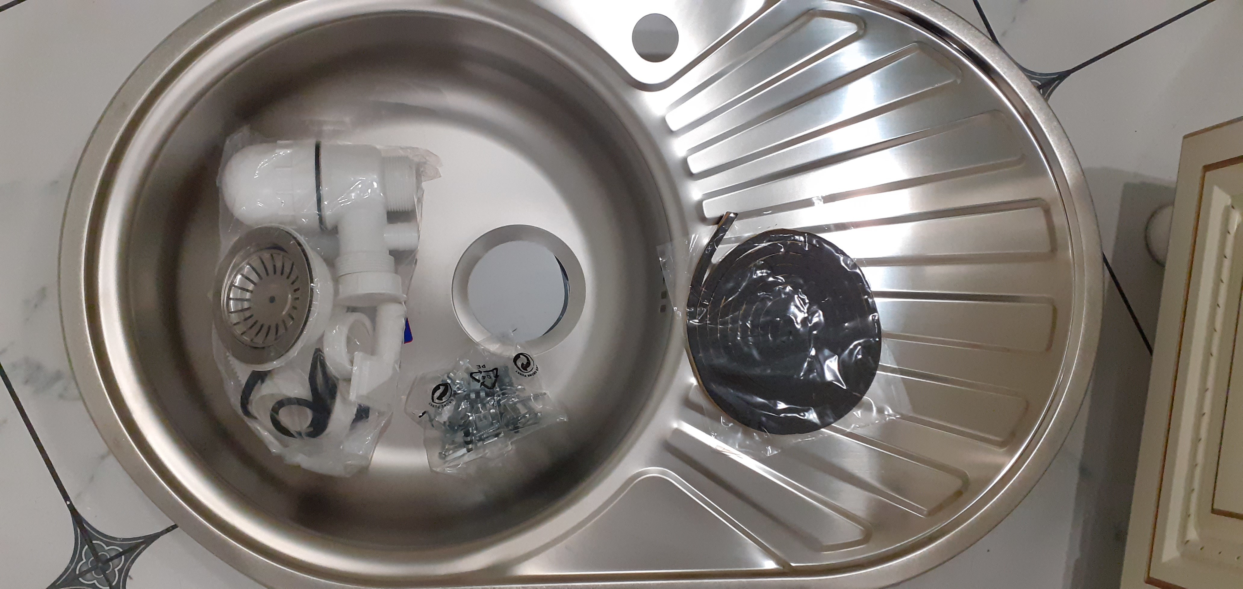 Фотография покупателя товара Мойка кухонная "Владикс", врезная, с сифоном, 77х48 см, левая, нержавеющая сталь 0.6 мм - Фото 1