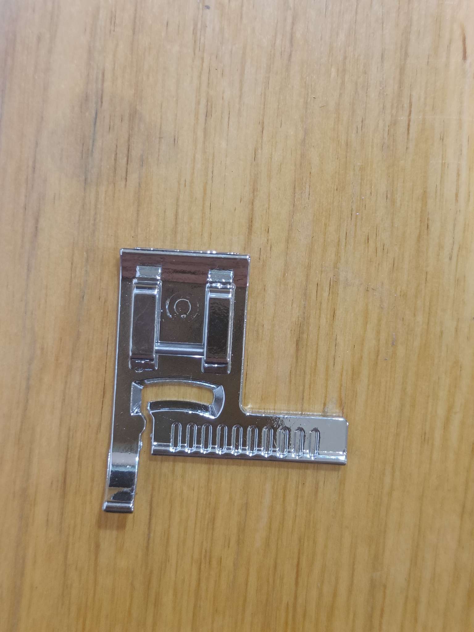 Фотография покупателя товара Лапка для отделочной строчки с линейкой, 3.4×3.1 см - Фото 2