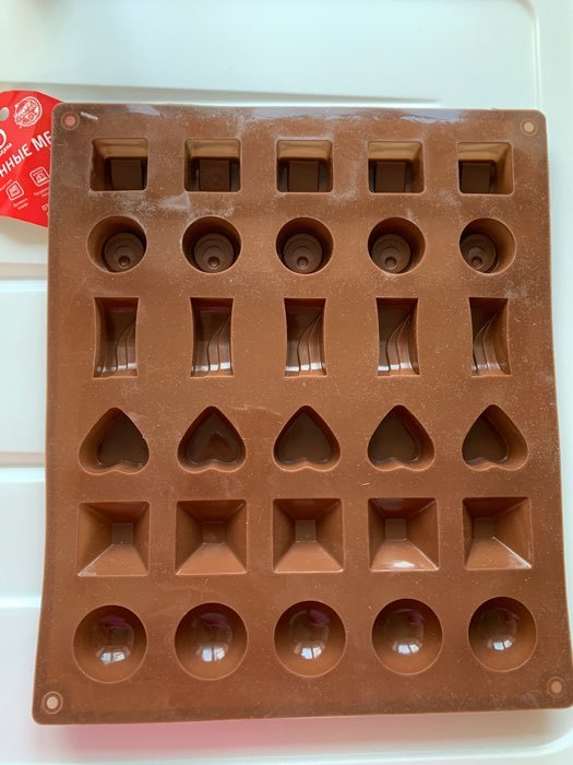 Фотография покупателя товара Форма для шоколада Доляна «Коробка конфет», силикон, 27×23×1,5 см, 30 ячеек (3,2×3,2 см), цвет коричневый - Фото 8