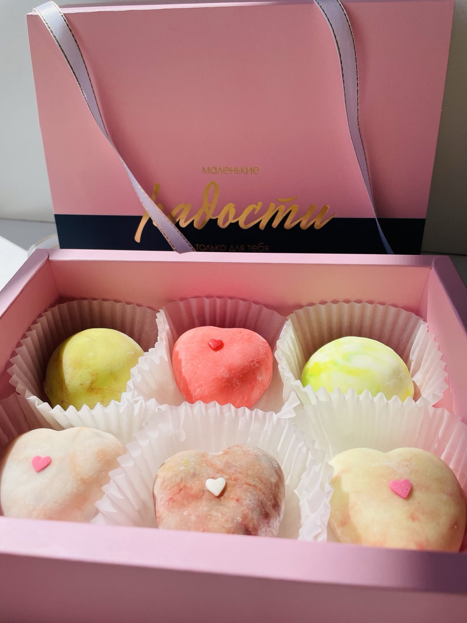 Фотография покупателя товара Коробка кондитерская, упаковка «Летай от счастья», 20 х 15 х 5 см - Фото 4