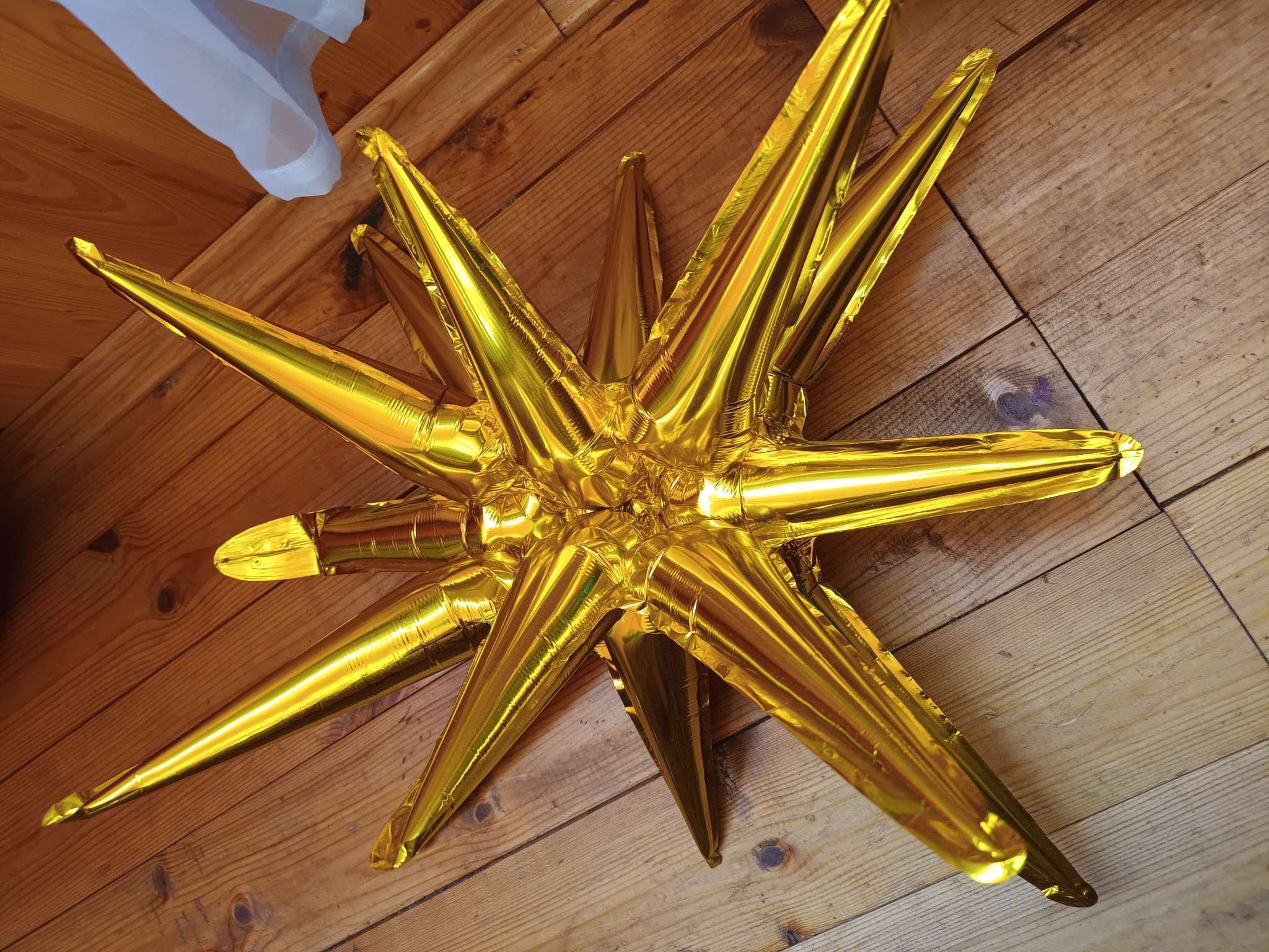 Фотография покупателя товара Воздушный шар фольгированный 21" «Объёмная звёзда», золотой - Фото 2