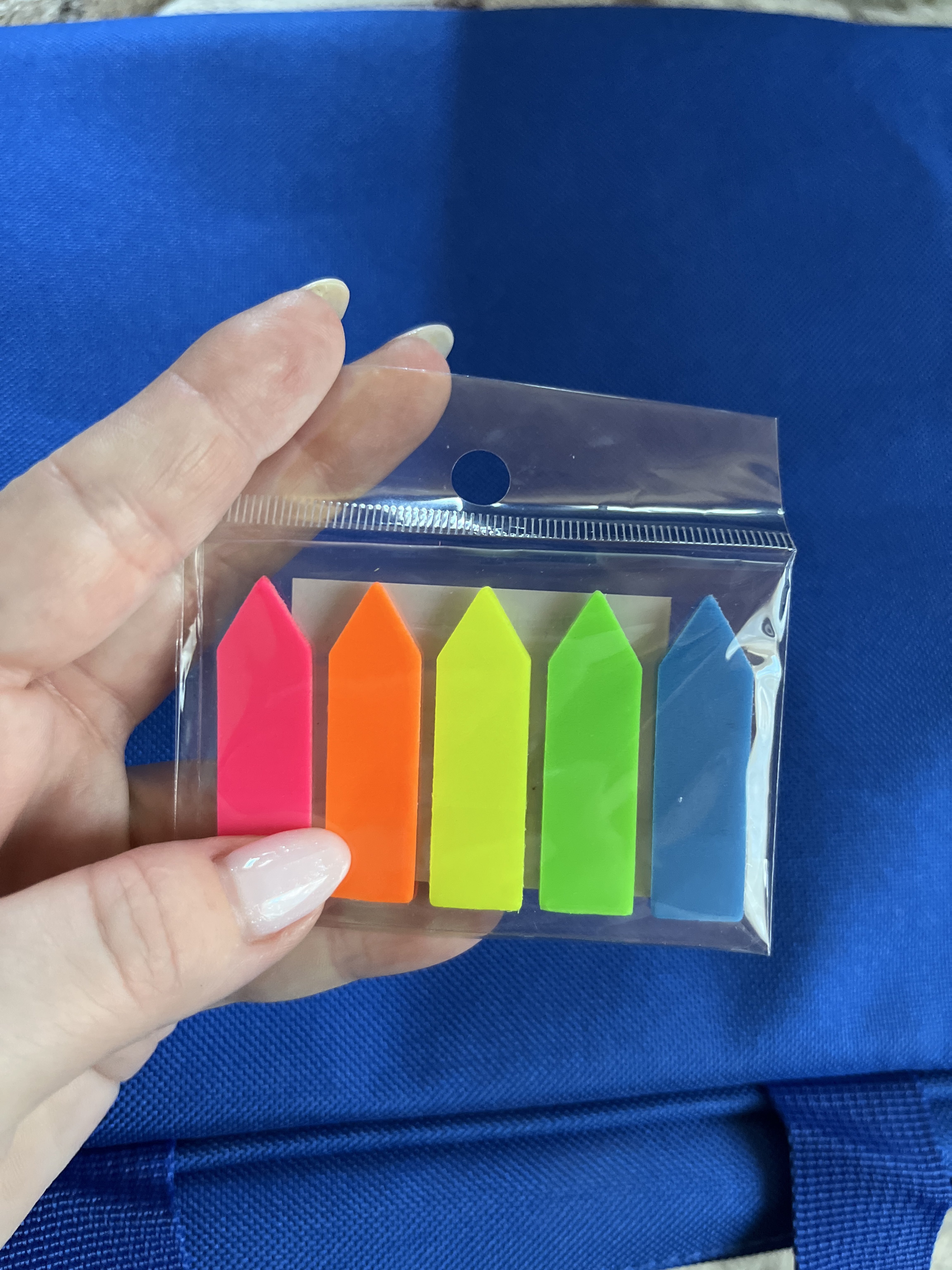 Фотография покупателя товара Блок-закладка с липким краем «Стрелки», 5 цветов по 20 штук, 12×45 мм, флуоресцентные, пластиковые - Фото 1