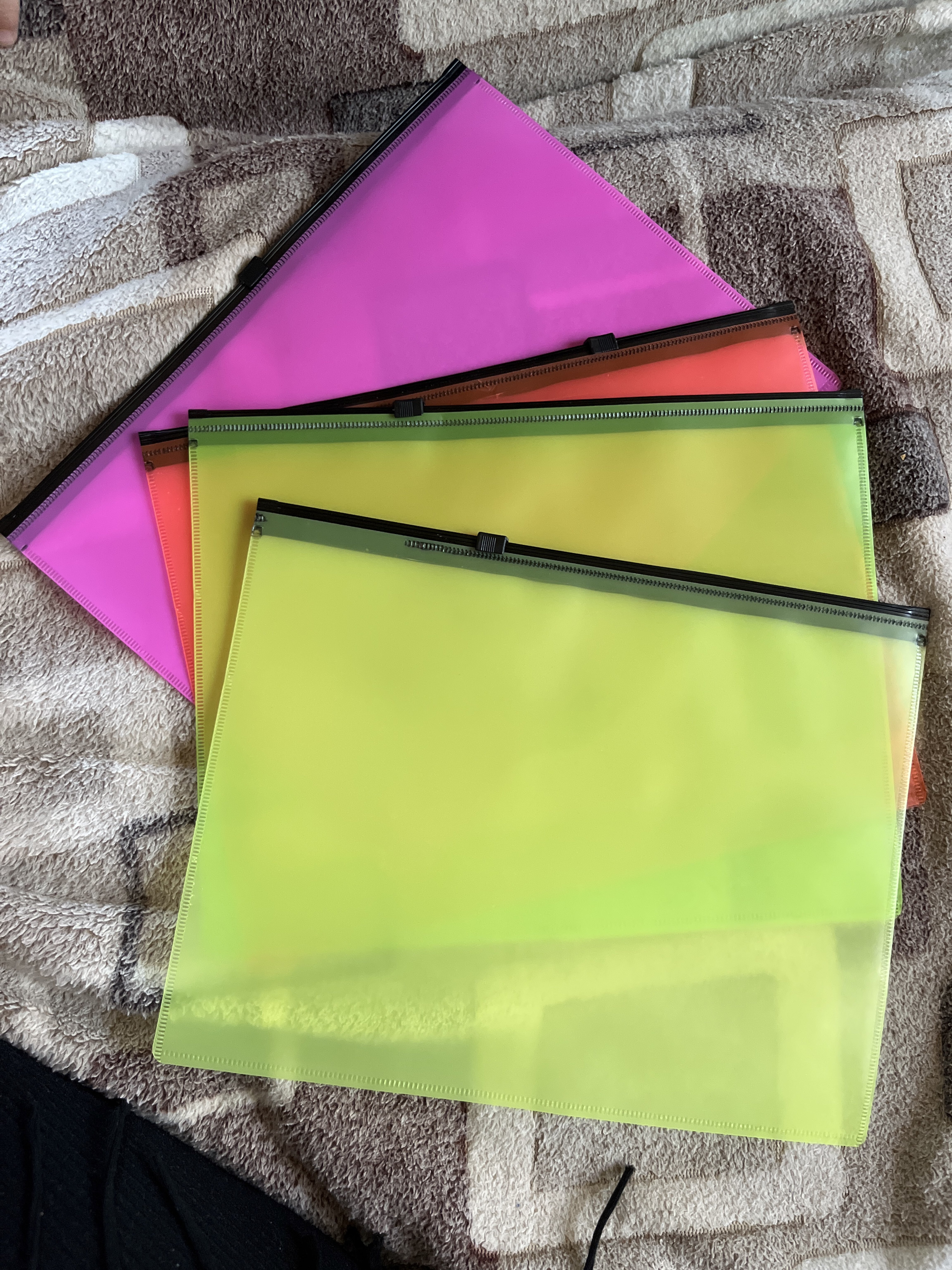 Фотография покупателя товара Набор папок-конверт на ZIP-молнии А4, 150 мкм, Calligrata Neon, c черной молнией, неон, 4 штуки, микс - Фото 1