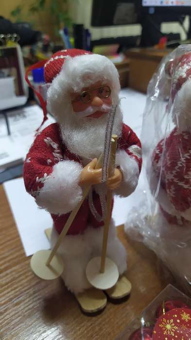 Фотография покупателя товара Дед Мороз "На лыжах" в вязаном костюме, 17 см - Фото 6