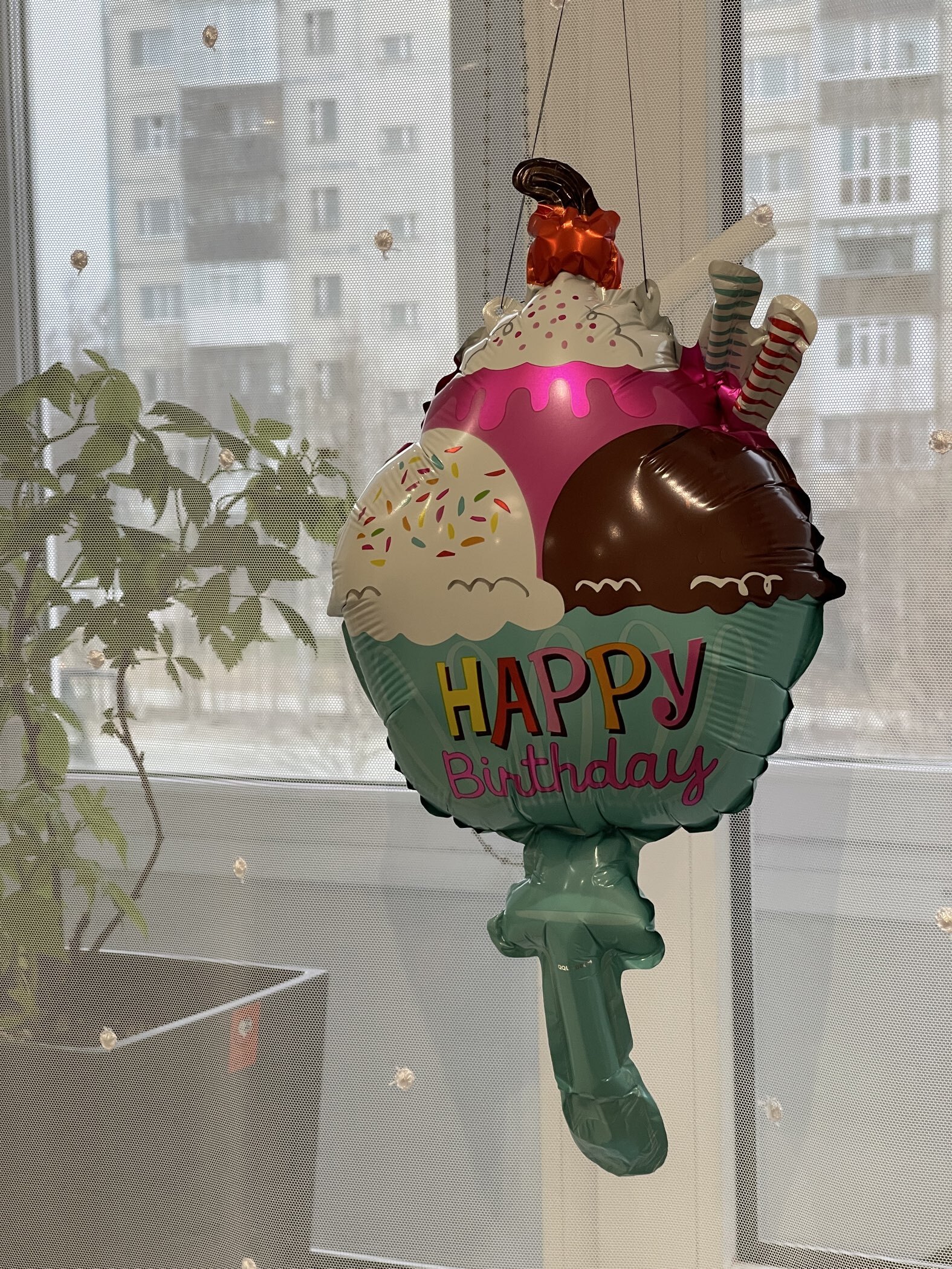 Фотография покупателя товара Воздушный шар фольгированный 14" «С днём рождения», фигура, для палочки - Фото 2