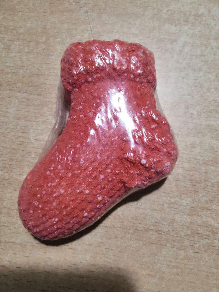 Фотография покупателя товара Бомбочка для ванны "Новогодний Носочек" с ароматом клубники, красная, 110 гр