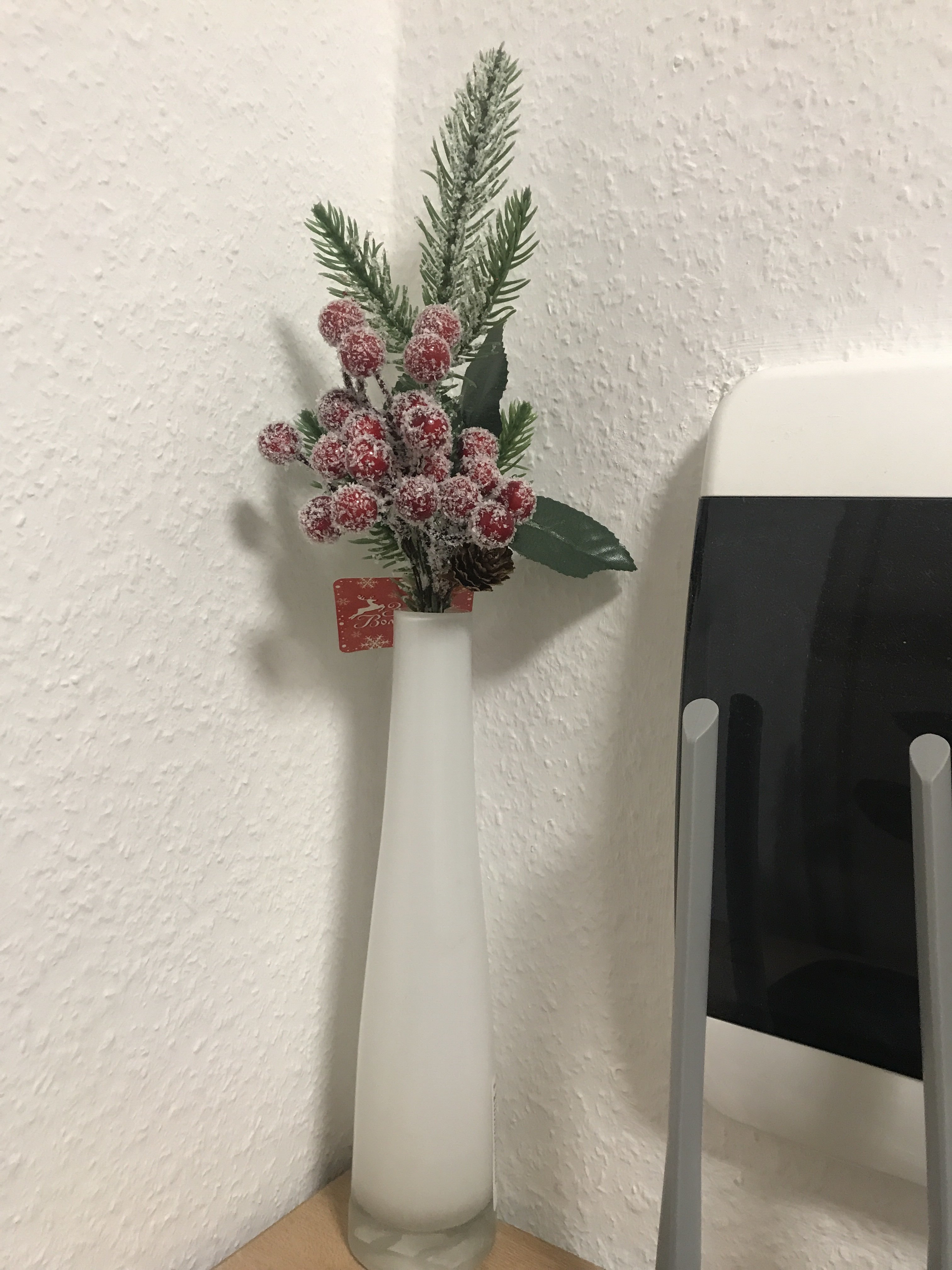 Фотография покупателя товара Еловая ветка декоративная «Зимнее волшебство. Грёзы», хвои, ягоды, шишка, 27 см - Фото 10