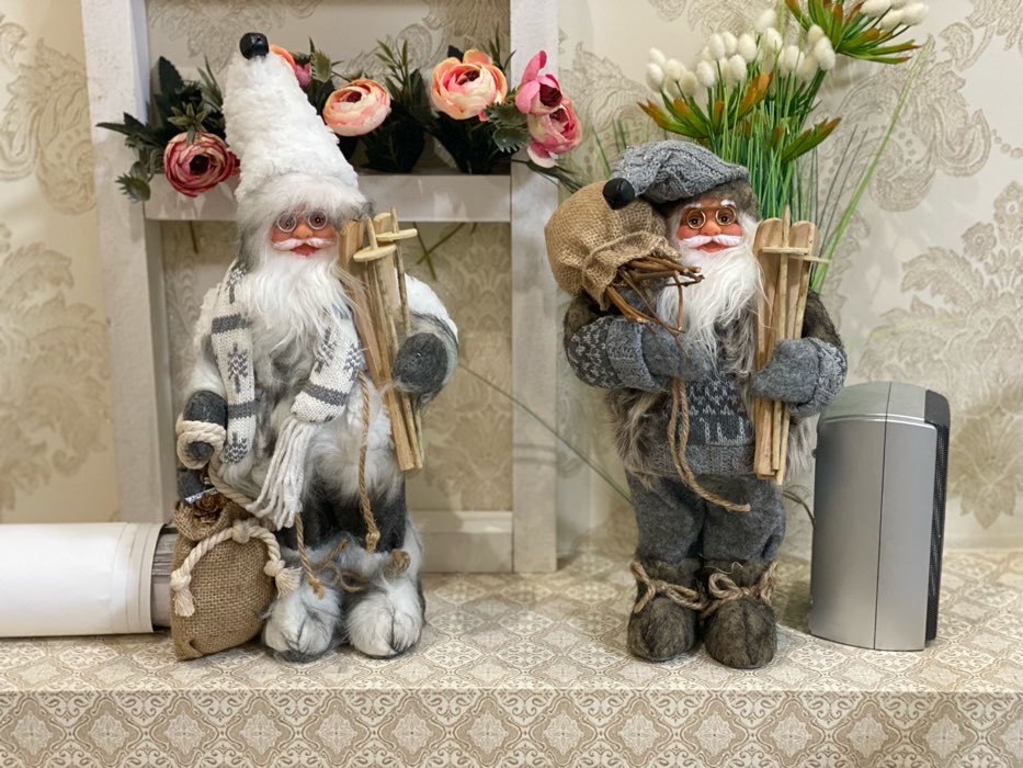 Фотография покупателя товара Дед Мороз под ёлку «Зимнее волшебство. В белой шубке с лыжами», 60 см - Фото 4