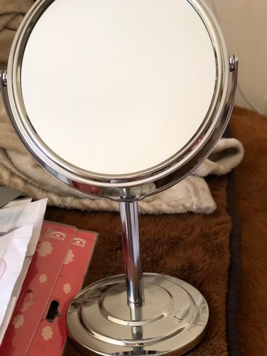 Фотография покупателя товара Зеркало на ножке «Овал», двустороннее, с увеличением, зеркальная поверхность 12,5 × 14 см, цвет серебристый - Фото 2