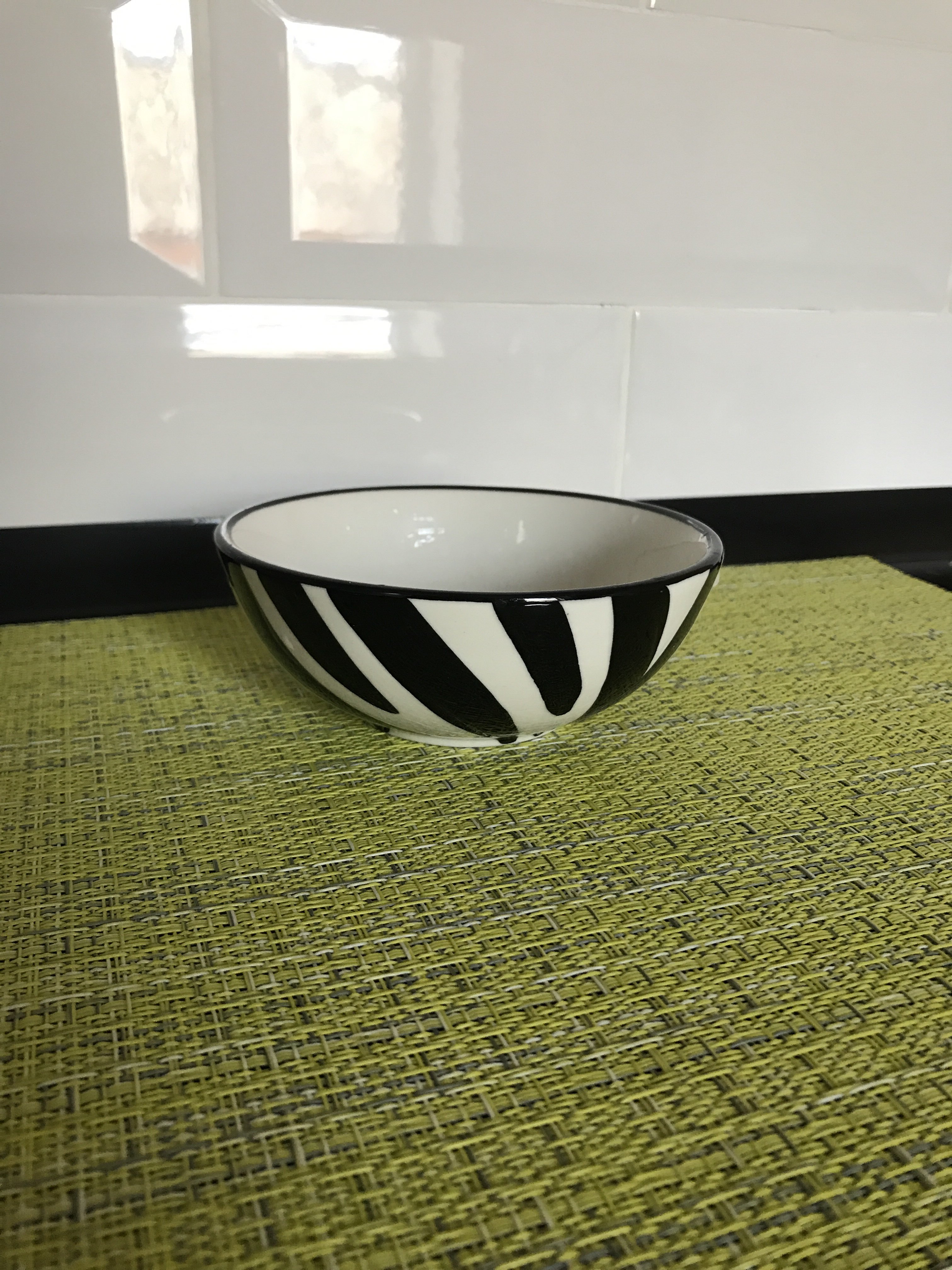 Фотография покупателя товара Миска керамическая «Зебра», 300 мл, d=12 см - Фото 2