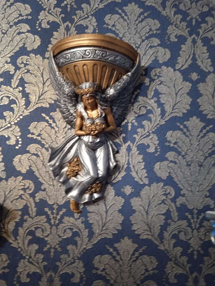 Фотография покупателя товара Кашпо настенное декоративное "Ангел", белое, гипс, 24х14х41 см - Фото 3