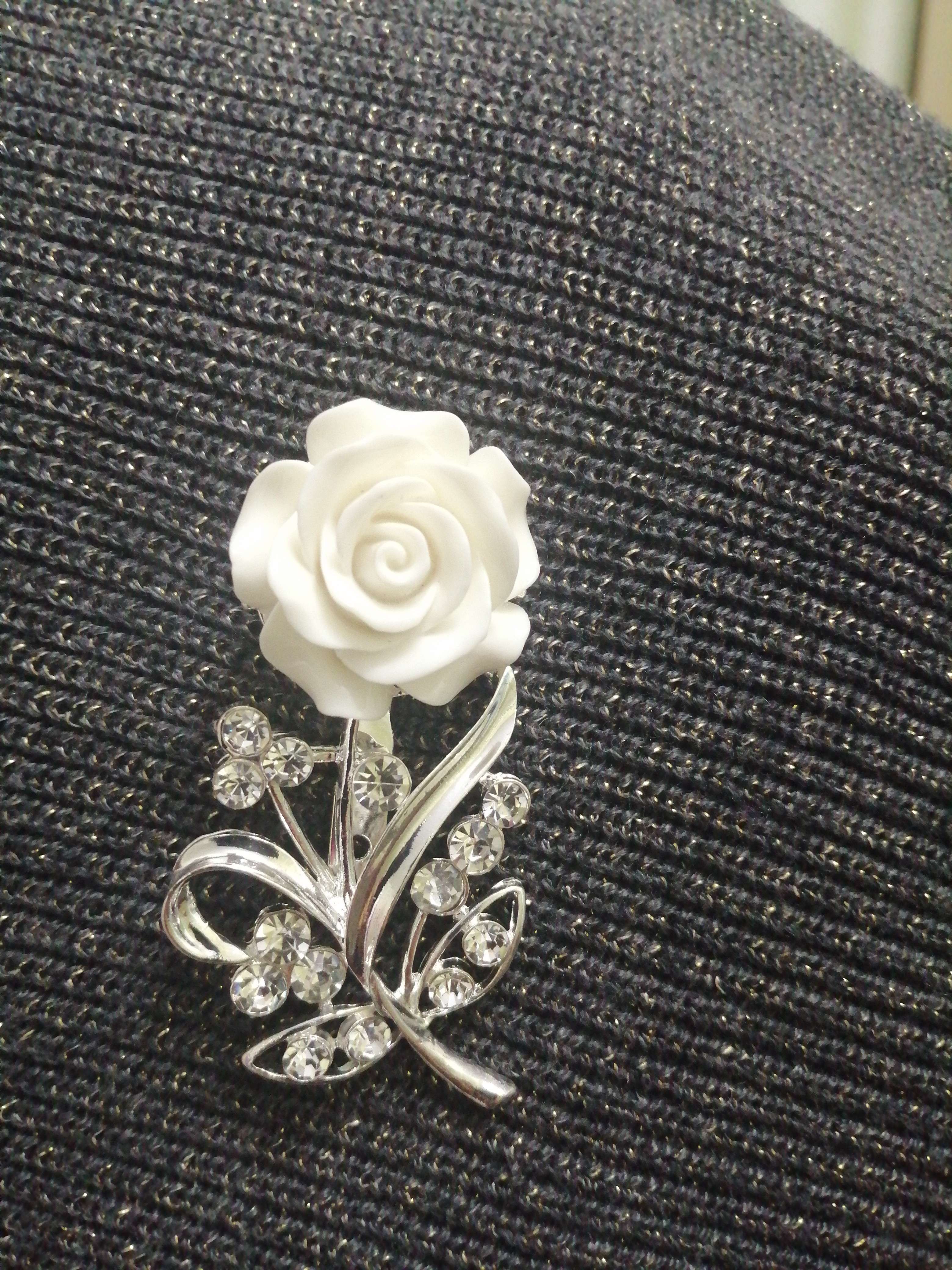 Фотография покупателя товара Брошь "Цветок", роза нежная, цвет белый в серебре - Фото 4