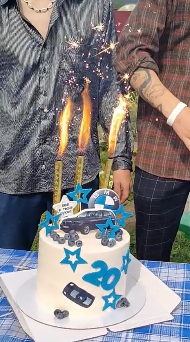 Фотография покупателя товара Свечи фонтаны для торта "Неон", 12,5 см, 40 секунд, цветное пламя, 4 шт - Фото 64