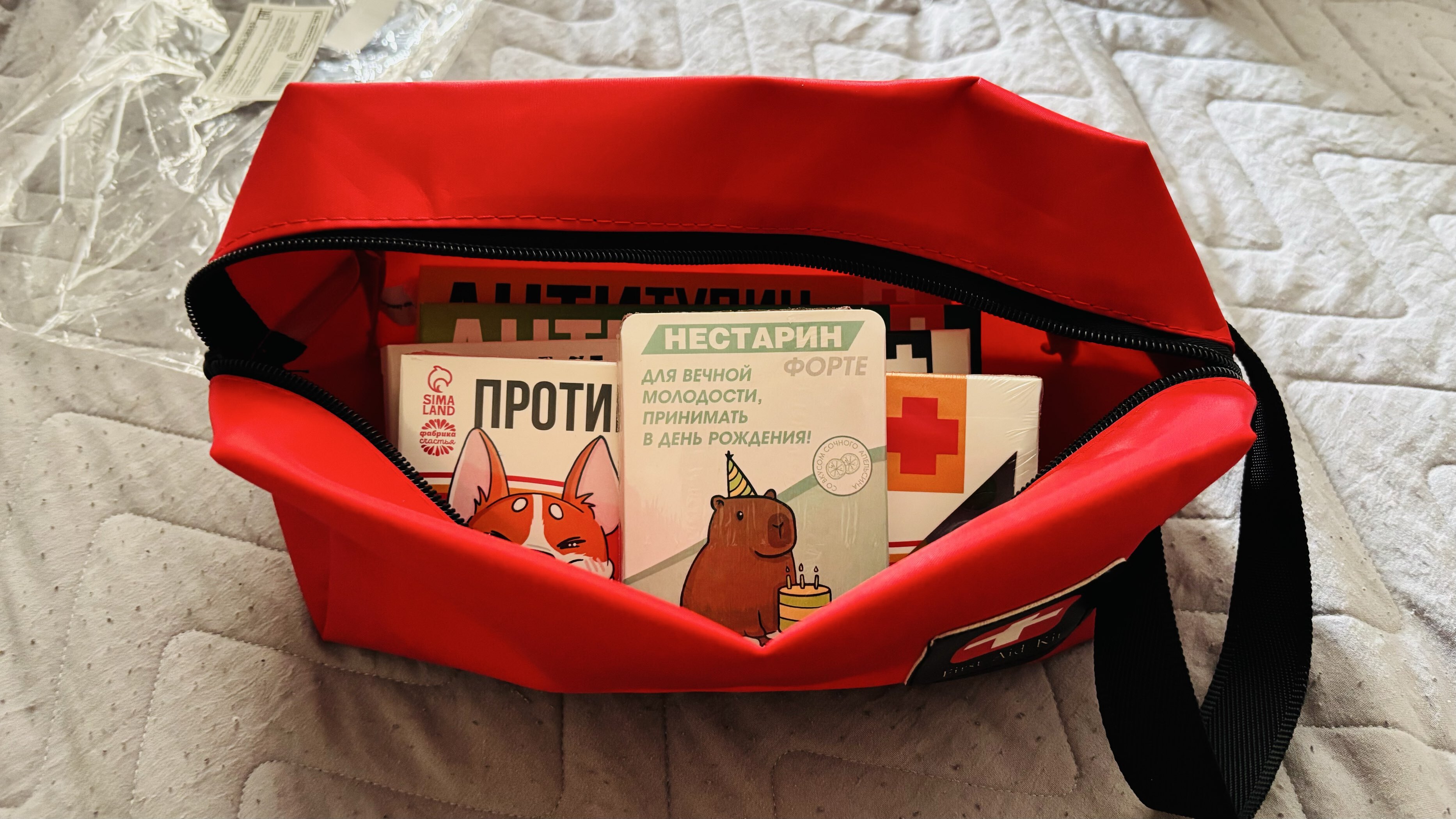 Фотография покупателя товара Аптечка дорожная First aid kid, 23.5×10×11.5 см, красный - Фото 4