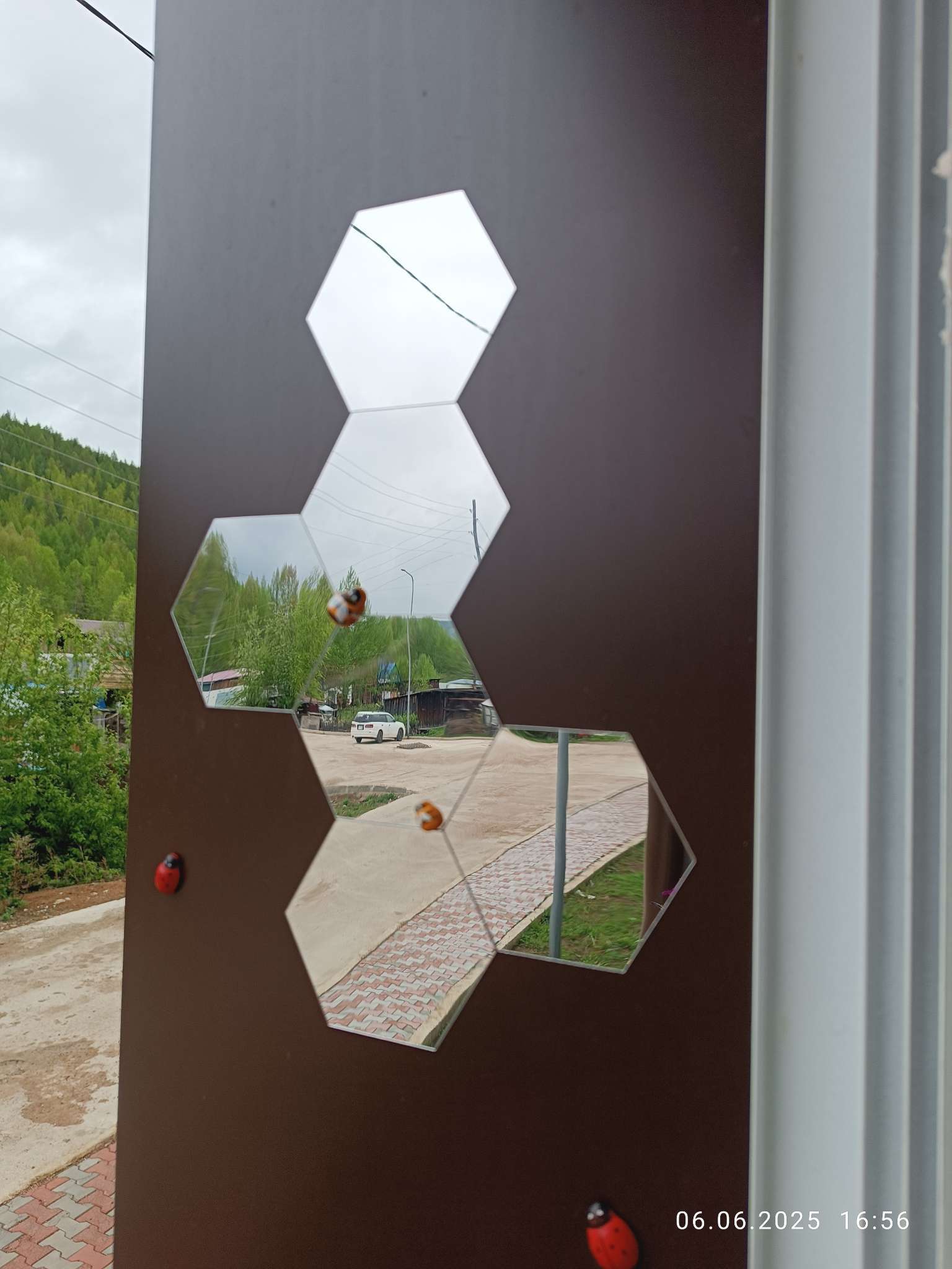 Фотография покупателя товара Зеркало настенное «Соты», на клеевой основе, акриловое, 12 шт., 9×10 см - Фото 1