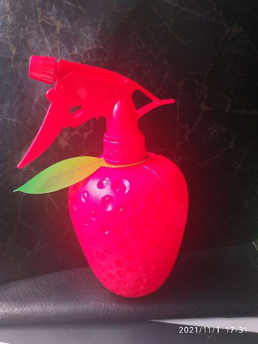 Фотография покупателя товара Пульверизатор «Клубничка», 500 мл, цвет красный - Фото 1