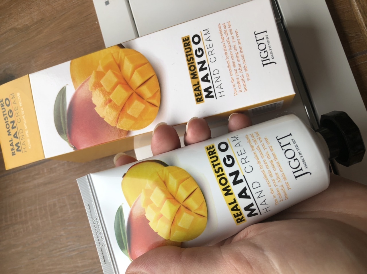 Фотография покупателя товара Крем для рук Jigott увлажняющий, с экстрактом манго, 100 мл - Фото 1